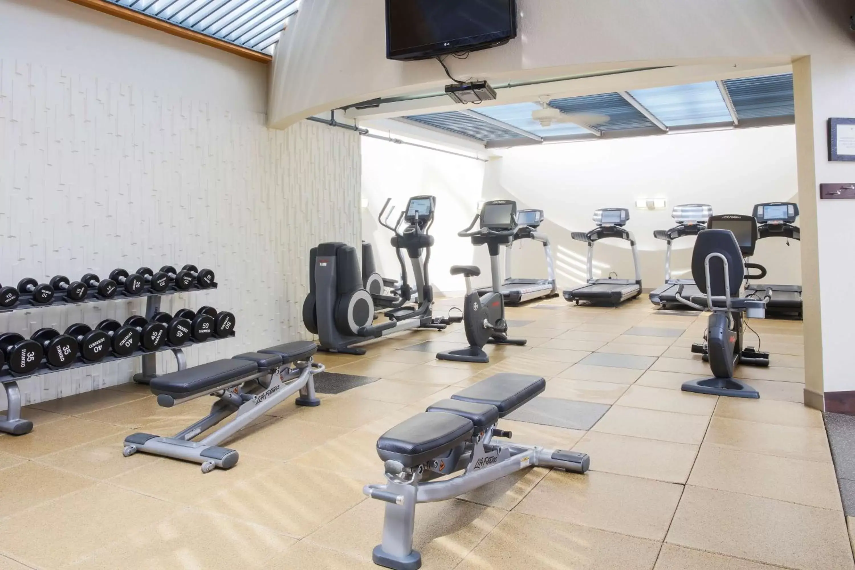 Fitness centre/facilities in DoubleTree by Hilton Rochester Fitness centre/facilities in DoubleTree by Hilton Rochester