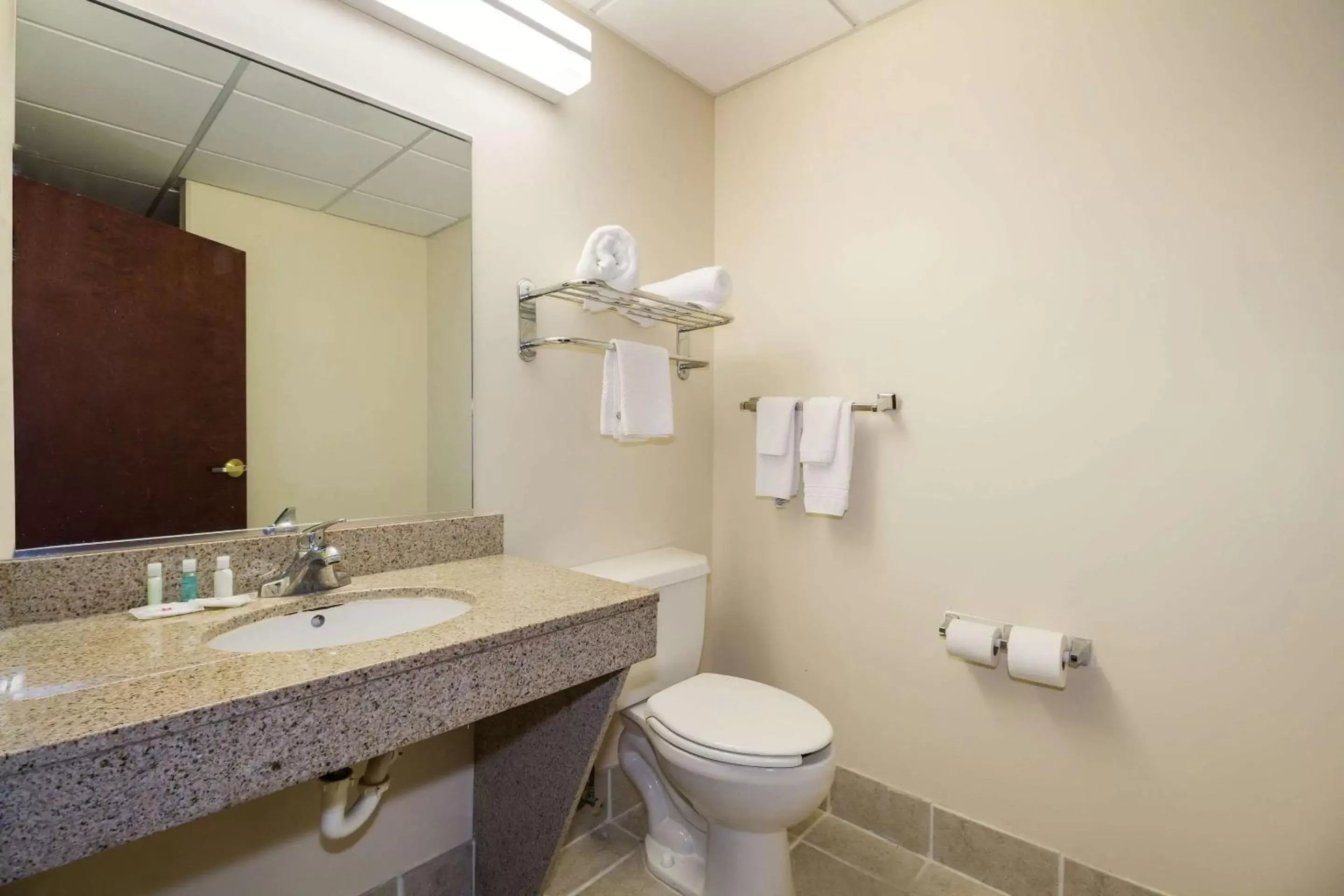 Bedroom, Bathroom in Clarion Pointe Charleston - West Ashley