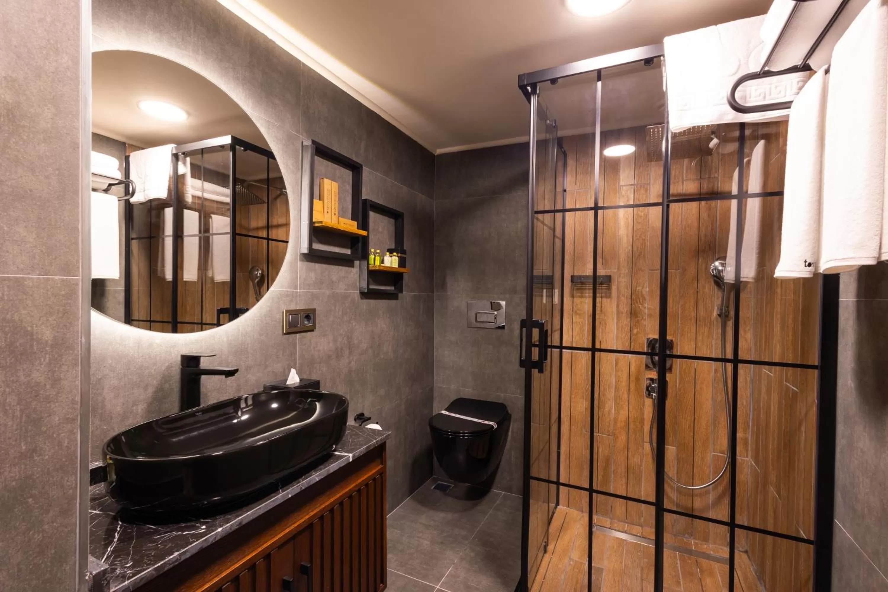 towels in Tonight Hotel Port