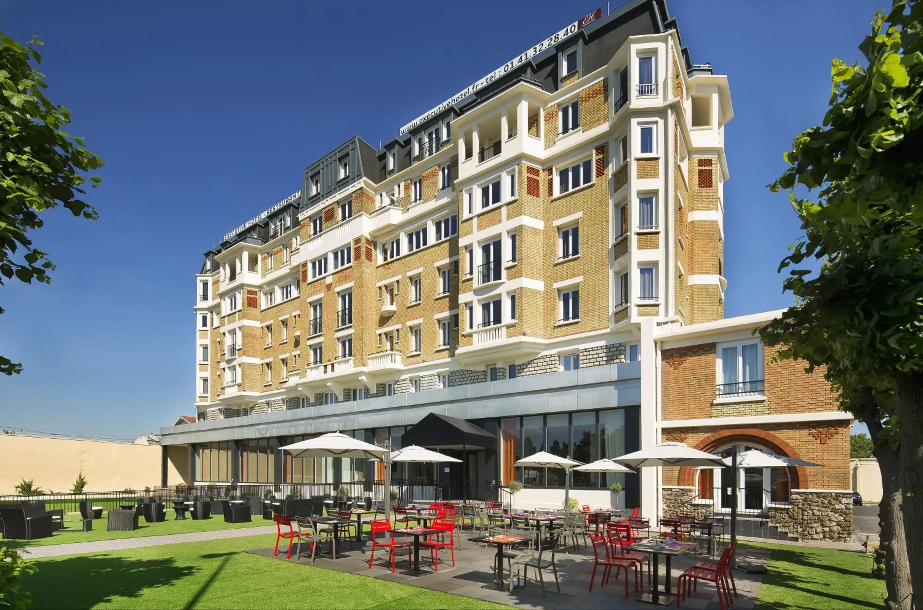 Facade/entrance, Property Building in Executive Hôtel Paris Gennevilliers