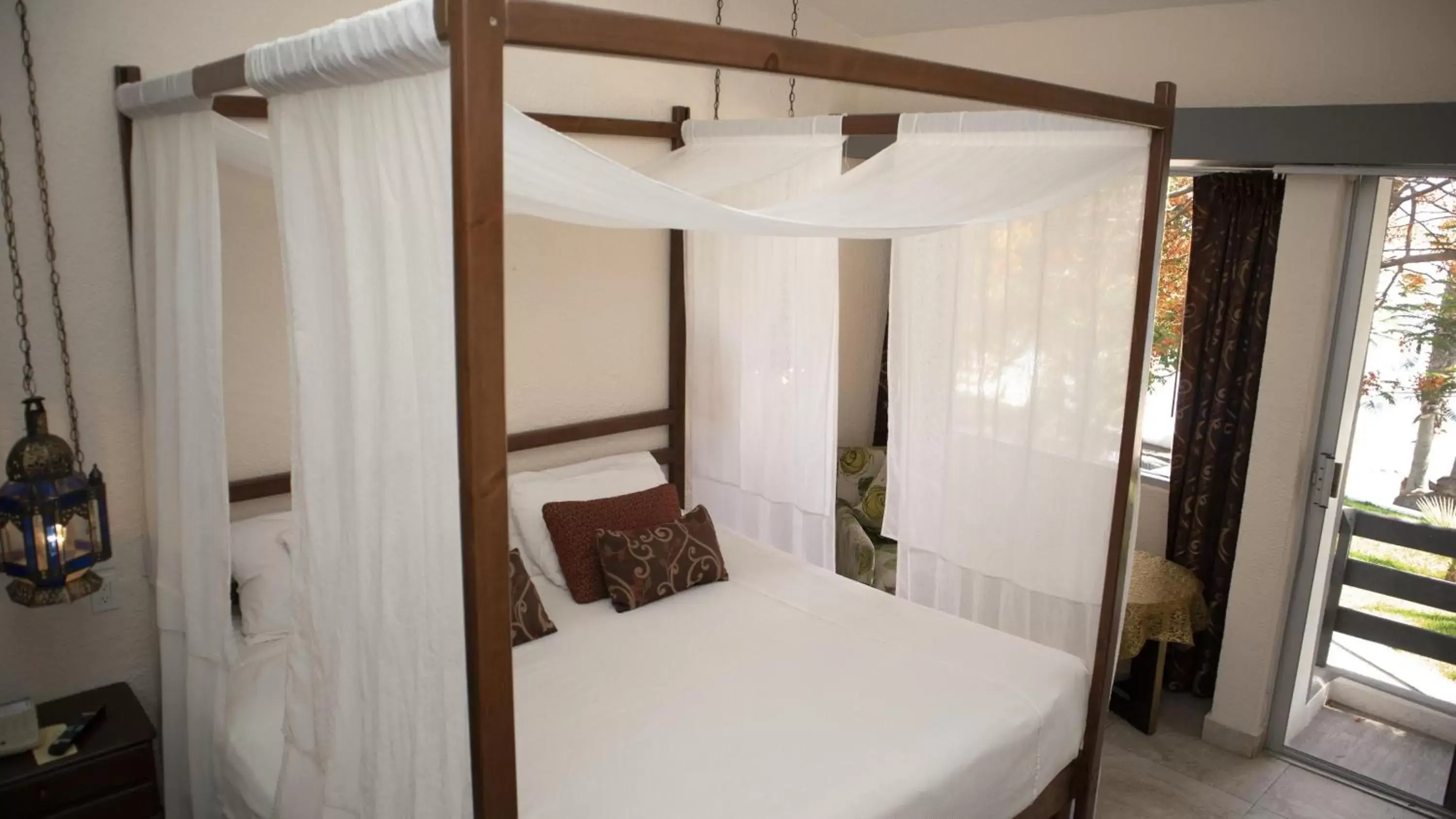 Bed in La Concha Beach Hotel & Club