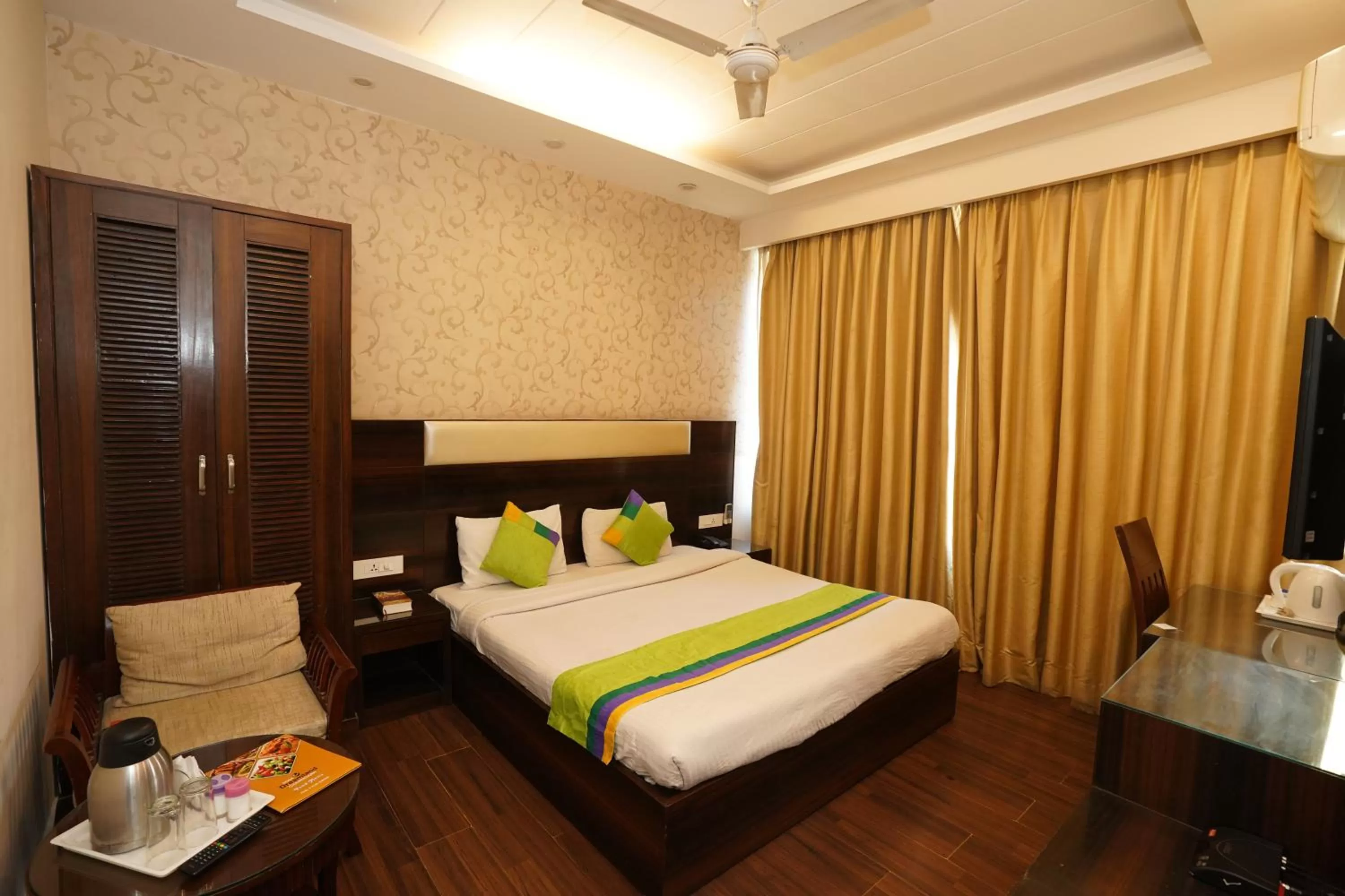 Bed in Hotel Dreamland Chandigarh