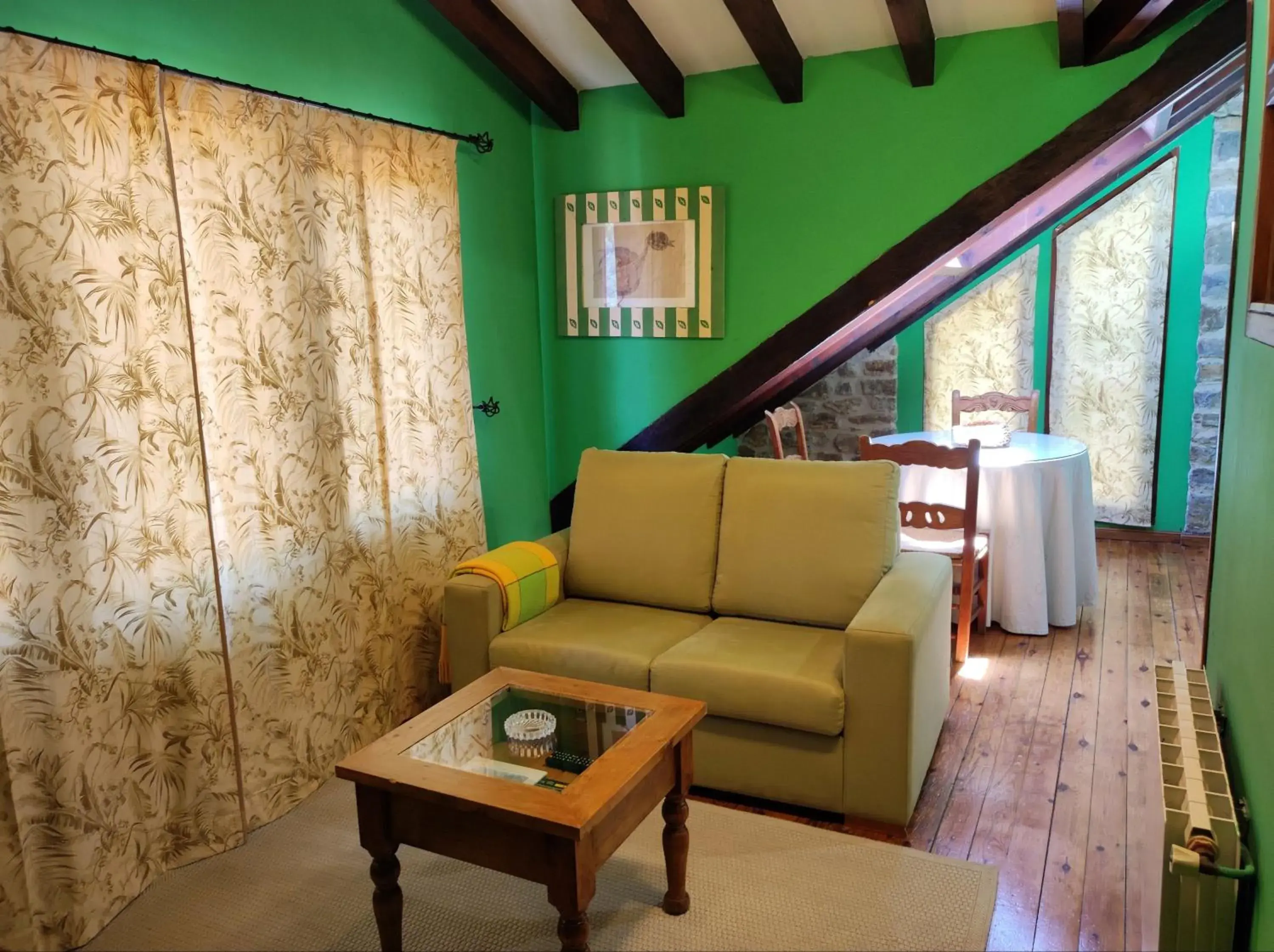 Living room, Seating Area in Viviendas Rurales El Covaju