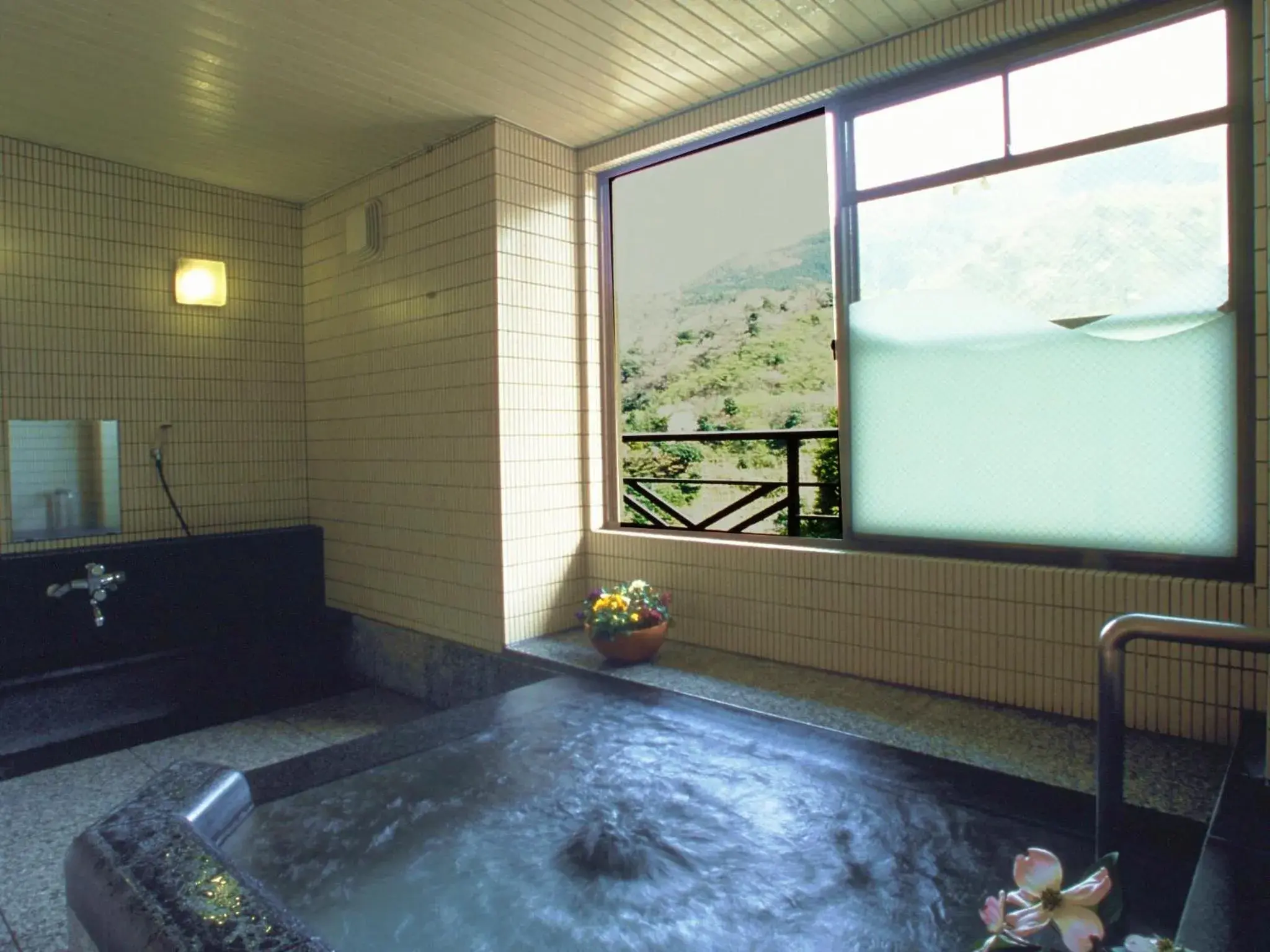 Hot Spring Bath in Hakonenomori Okada Hotel