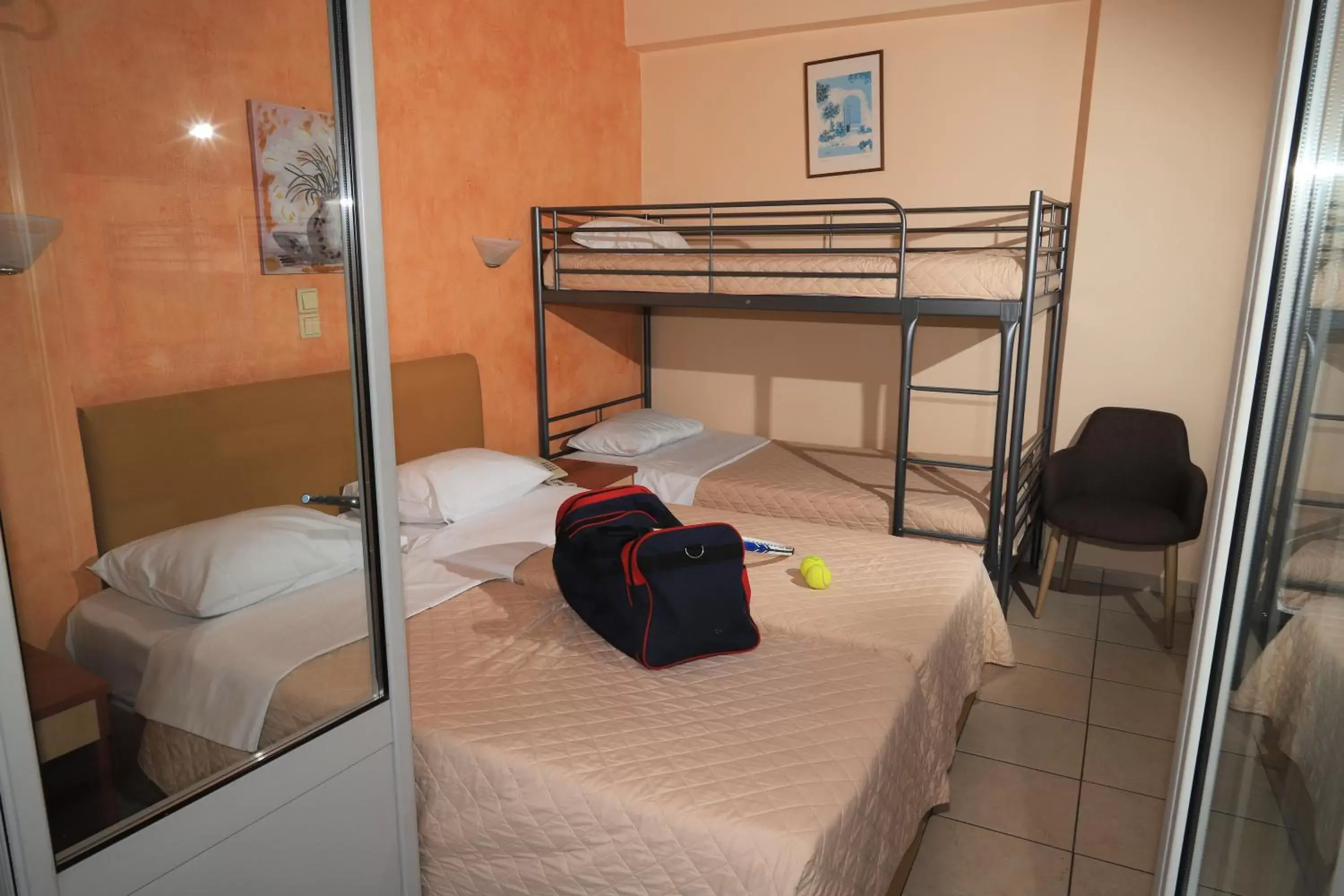 Bunk Bed in IKAROS Hotel