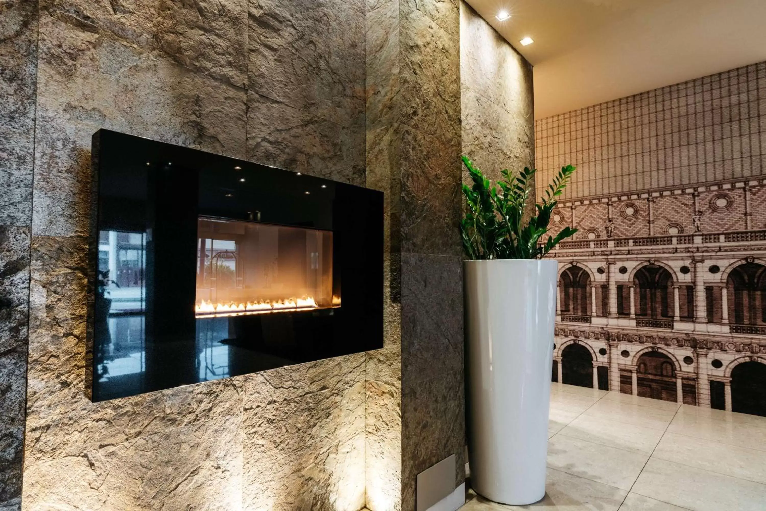 Lobby or reception, TV/Entertainment Center in Best Western Hotel Tre Torri