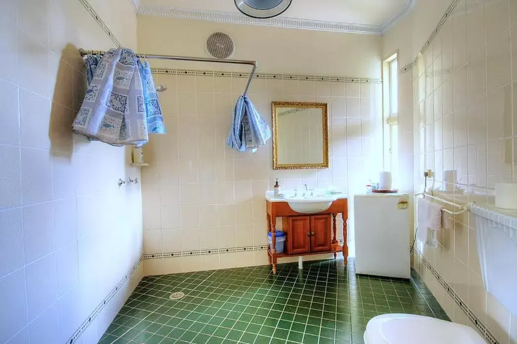 Bathroom in Melville House Bed and Breakfast