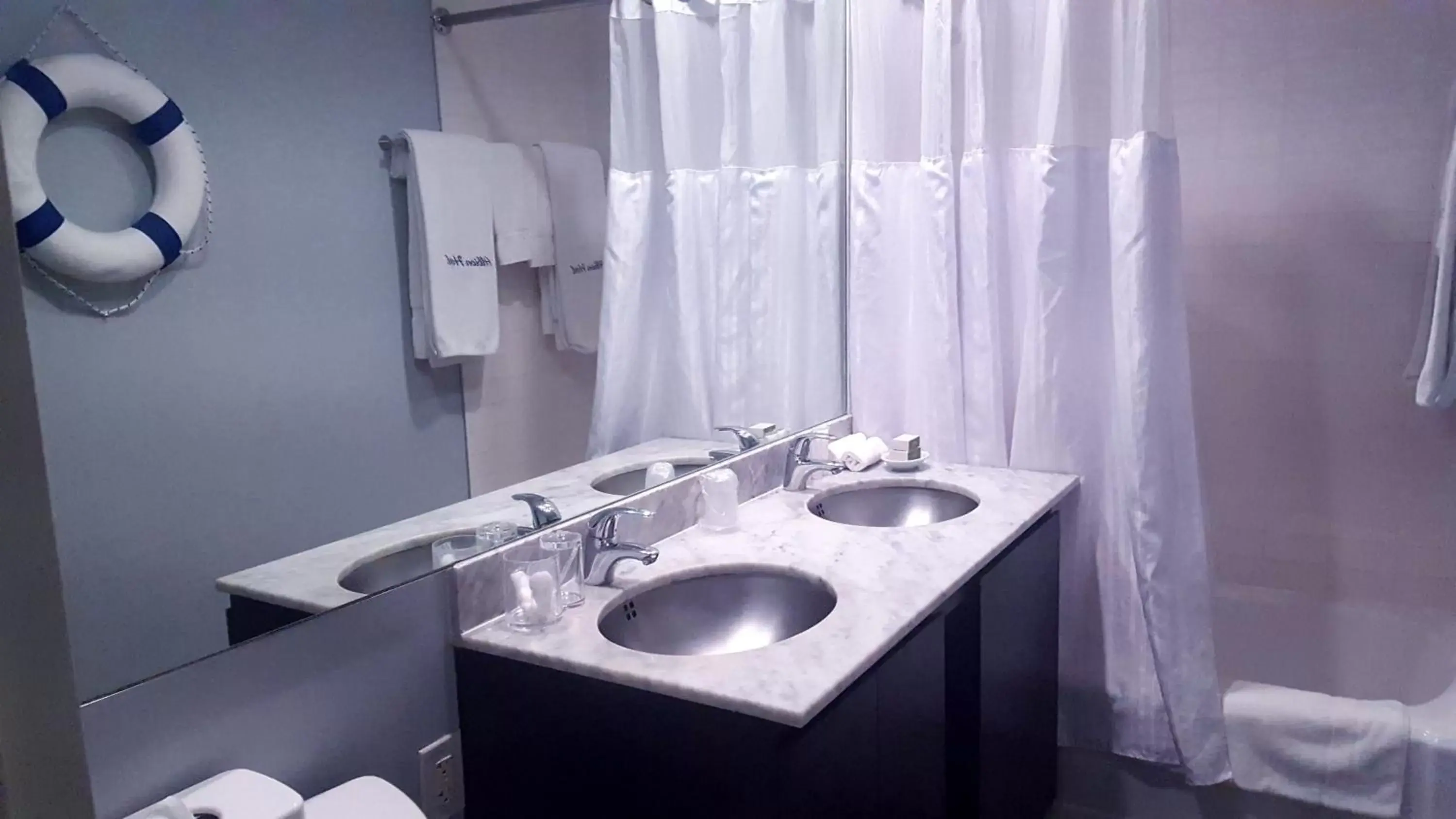 Bathroom in Albion Hotel