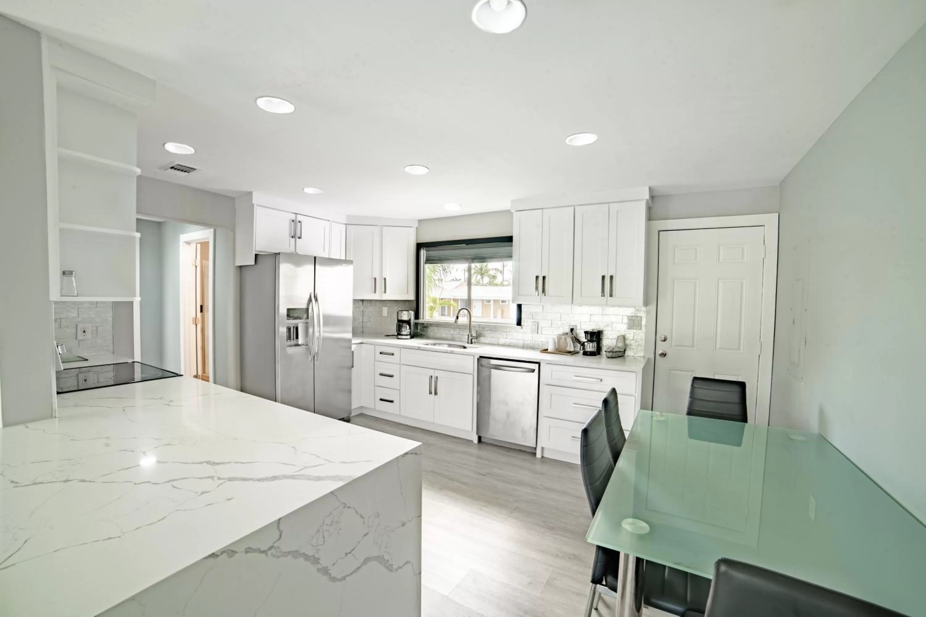 Kitchen or kitchenette in Everglades City Motel - Everglades Adventures Inn