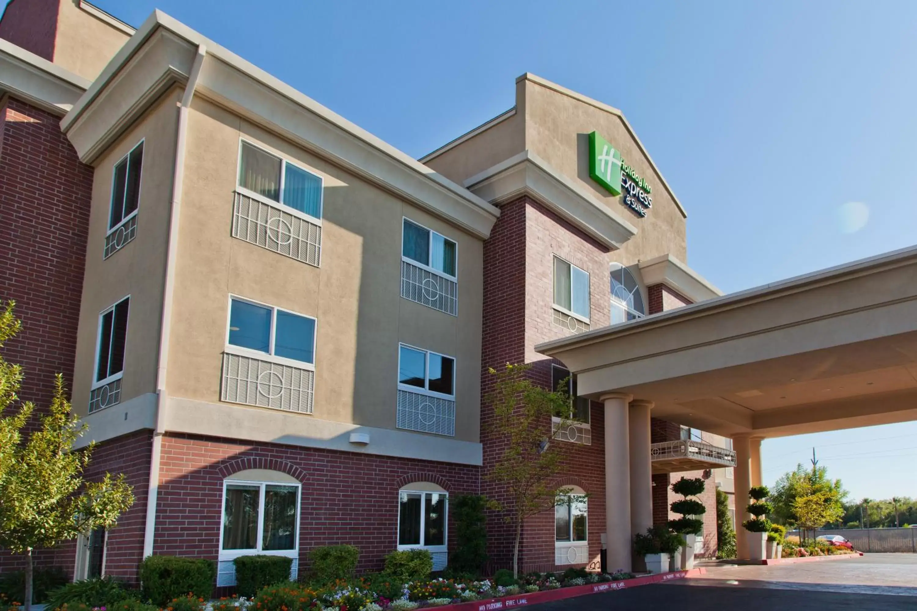 Property Building in Holiday Inn Express & Suites Sacramento NE Cal Expo, an IHG Hotel