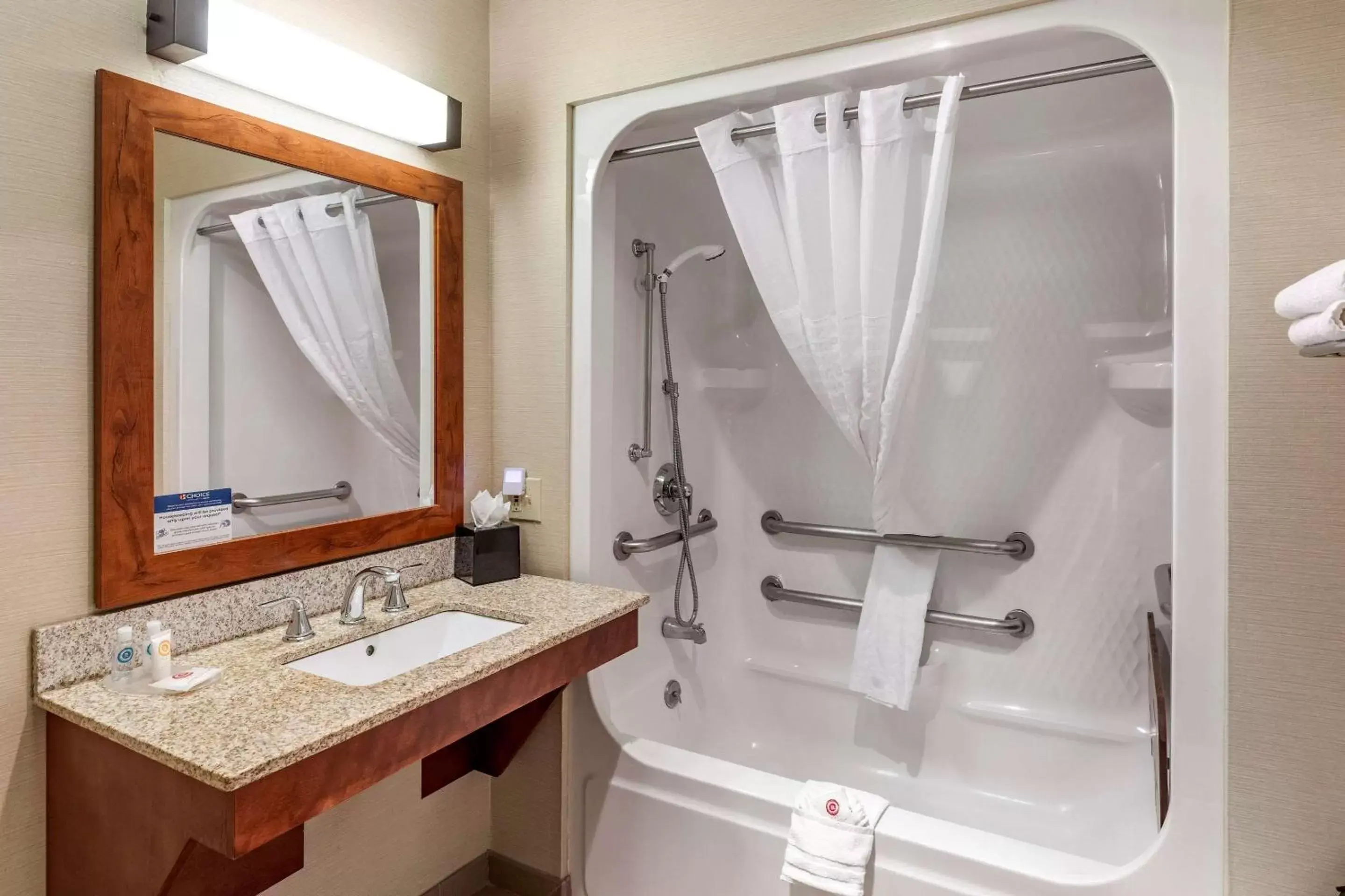 Bathroom in Comfort Inn & Suites Carbondale