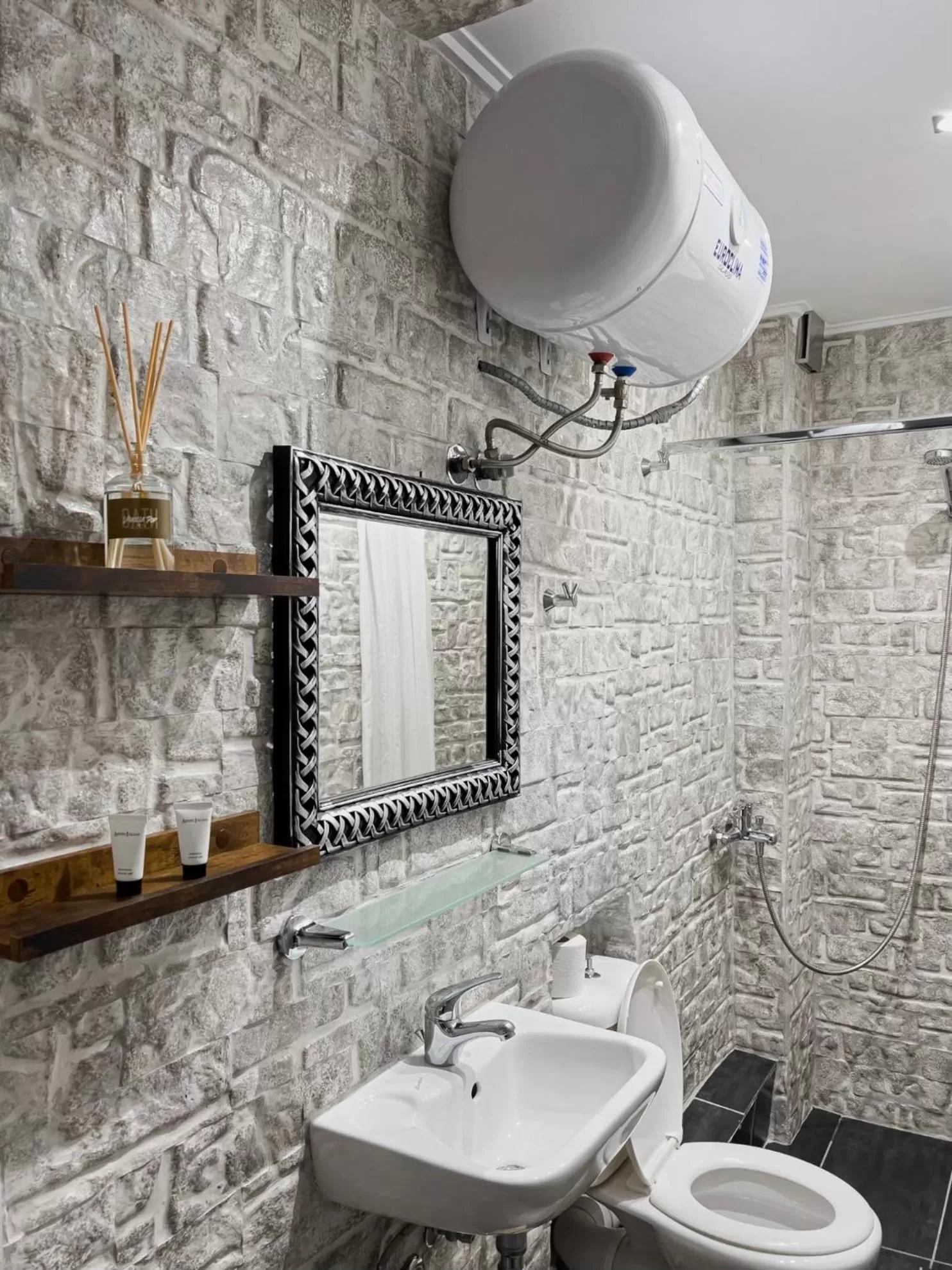 Bathroom in NJ Apartments-Deluxe Edition