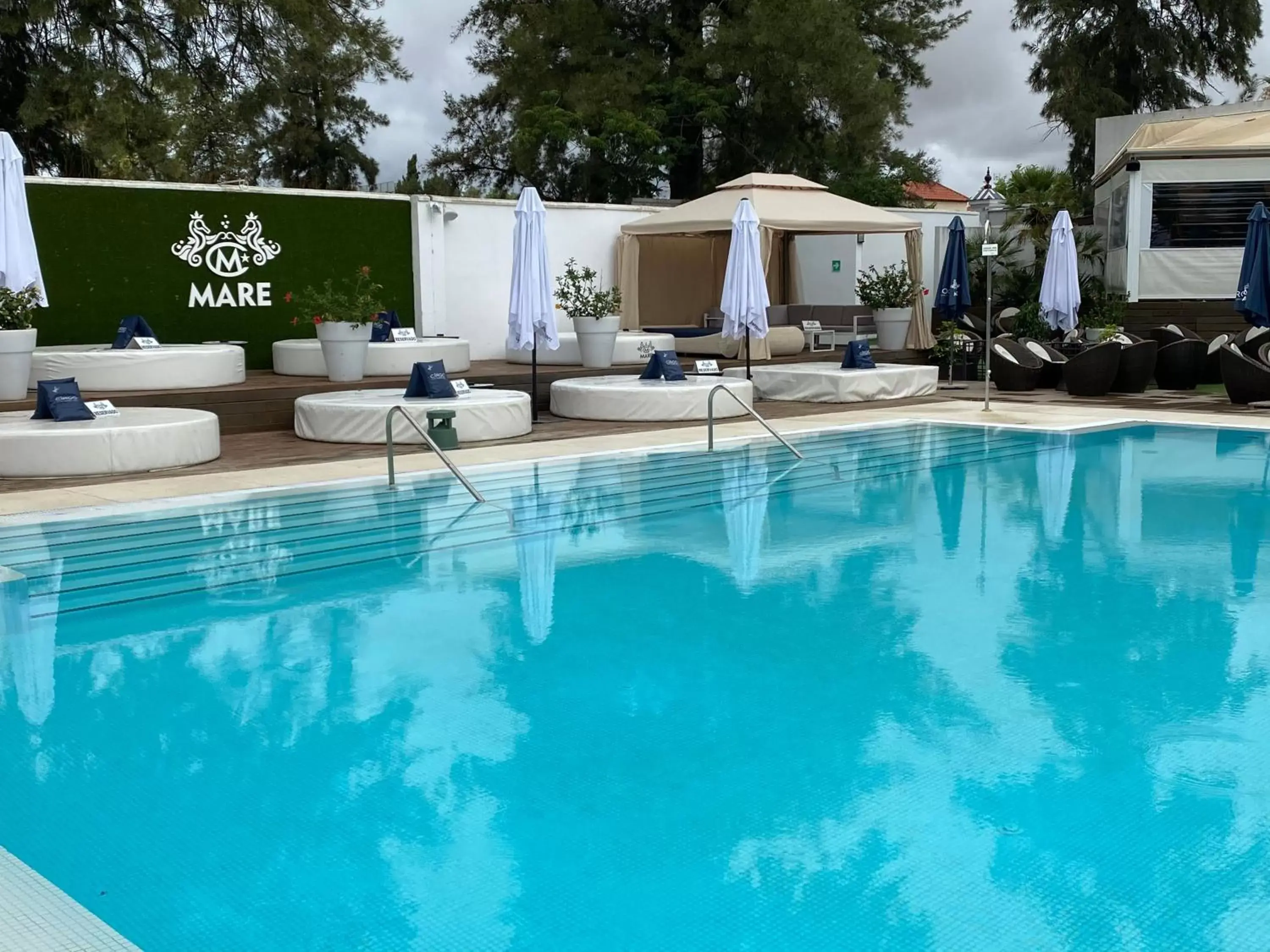 Swimming Pool in Mare Hotel