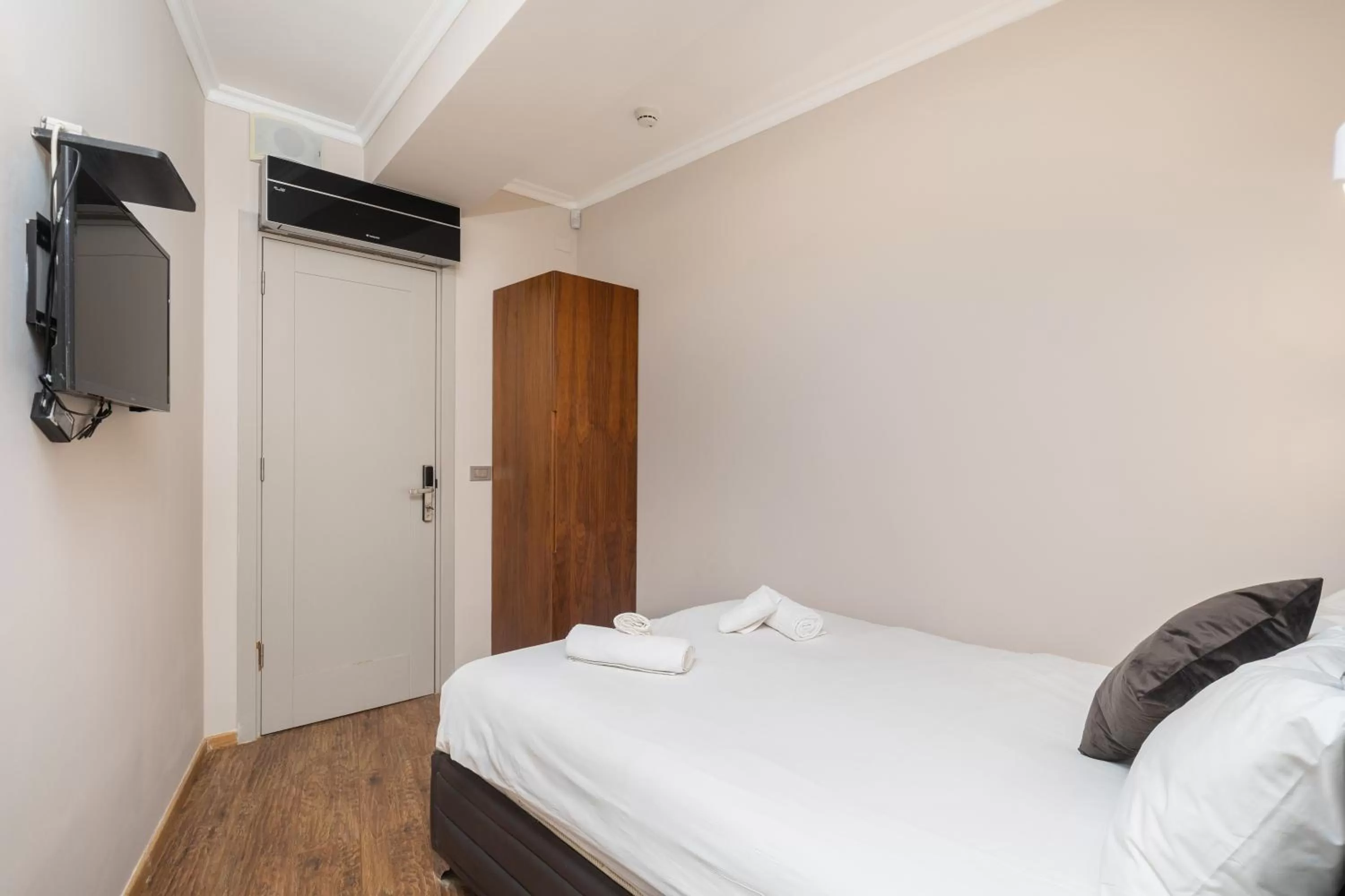 Bed in The MAZ Jerusalem