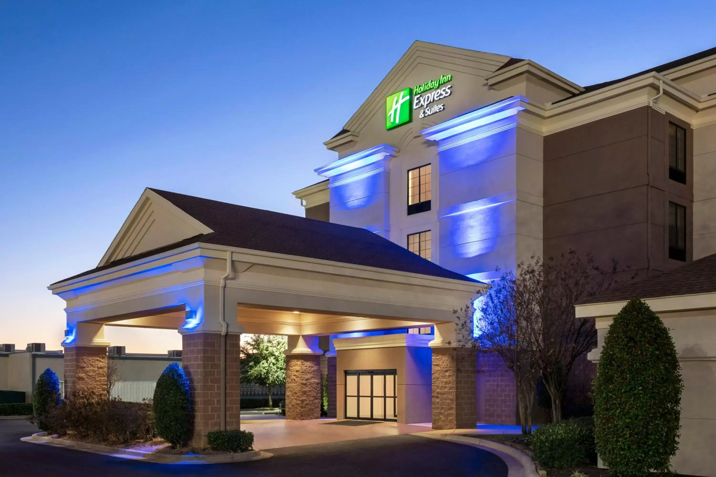Property Building in Holiday Inn Express Hotel & Suites Durant, an IHG Hotel