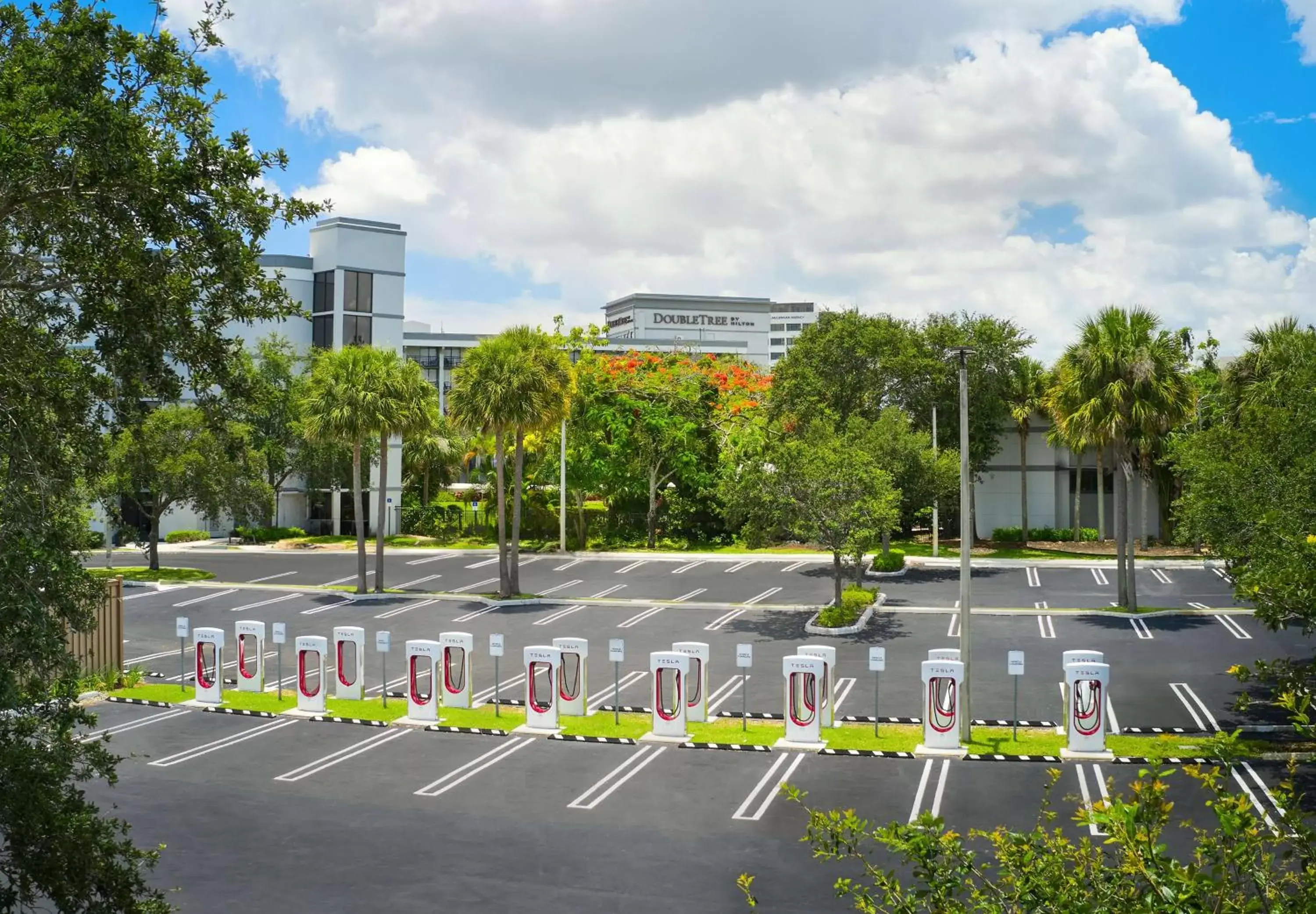 Property Building in DoubleTree by Hilton Palm Beach Gardens