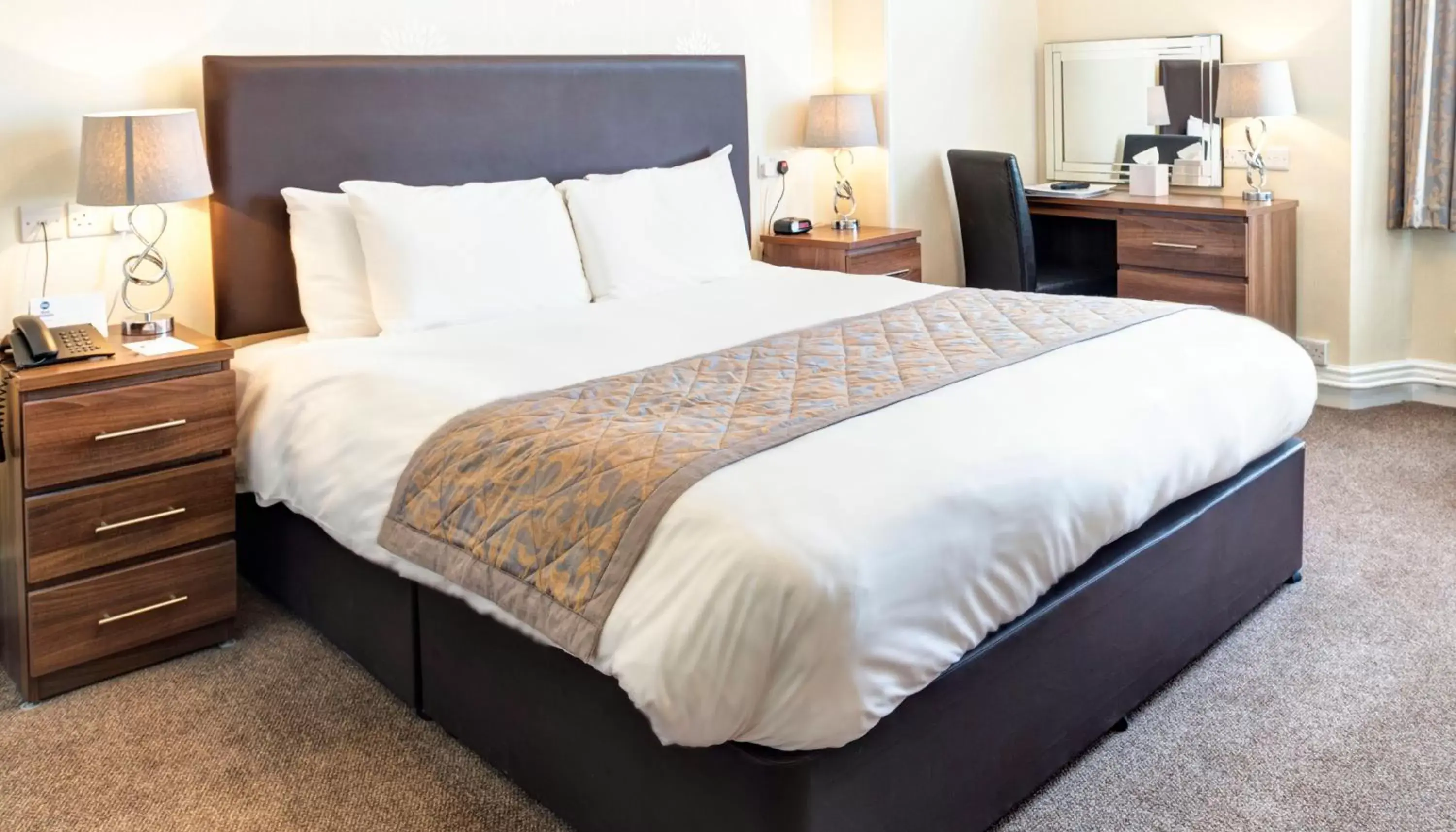 Bed in Best Western The Royal Chase Hotel Bed in Best Western The Royal Chase Hotel