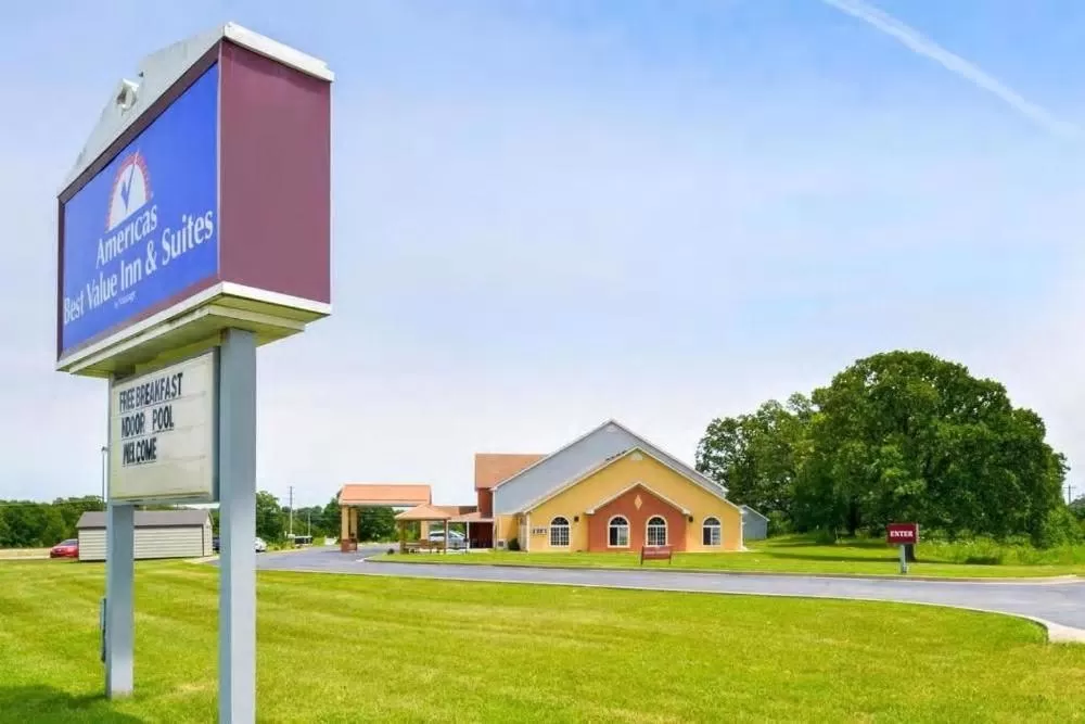 Property building in Super 8 by Wyndham Lake of the Ozarks