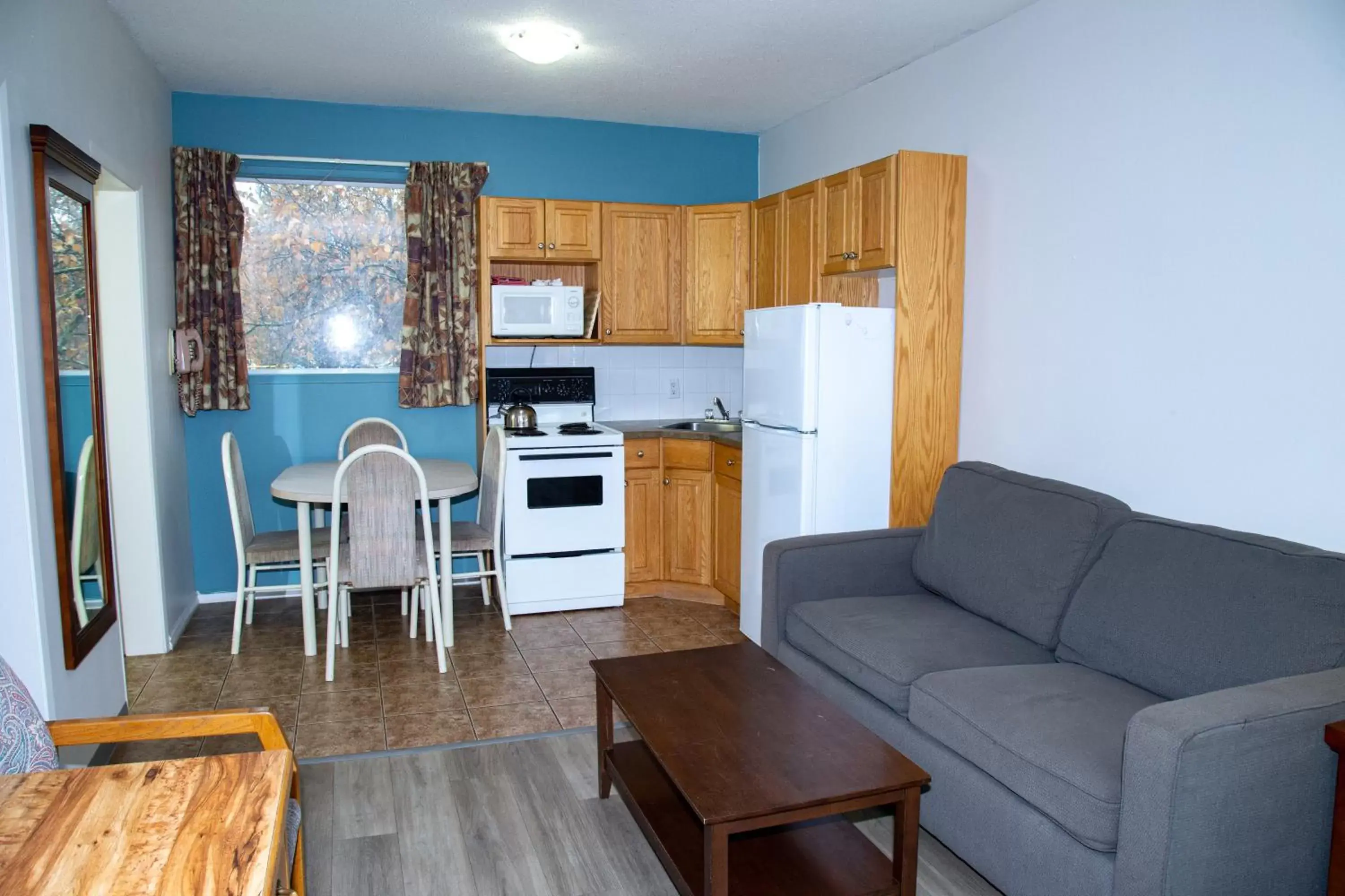 kitchen, Seating Area in Spanish Villa Resort