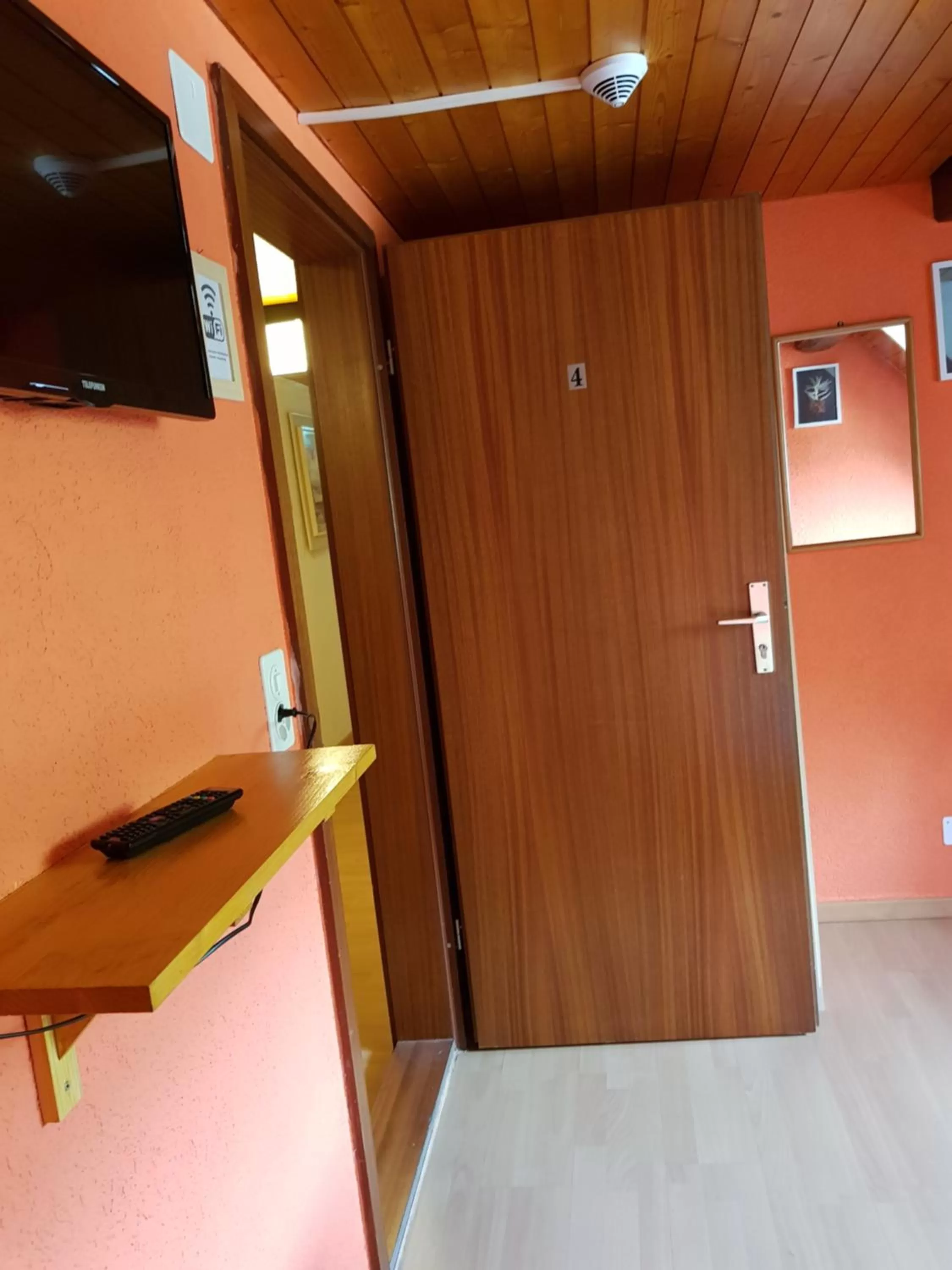 TV/Entertainment Center in Garni-Hotel Mühletal