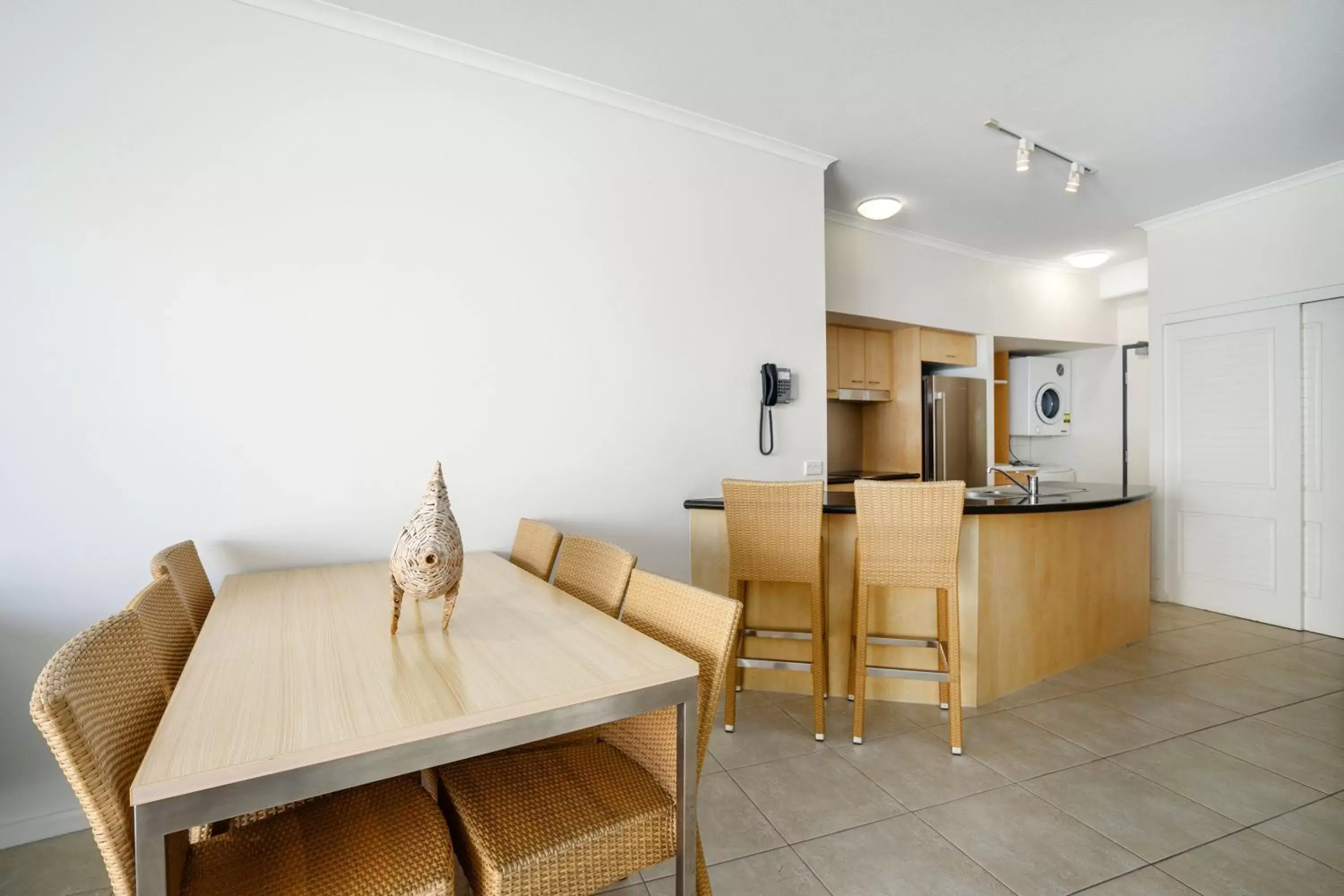 Seating area, Dining Area in Rolling Surf Resort