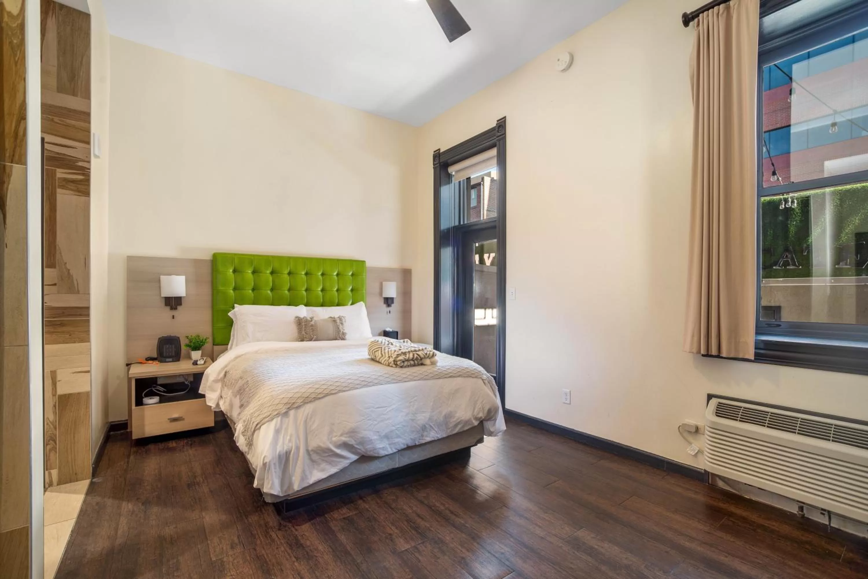 Photo of the whole room, Bed in Good Hotels Downtown Denver