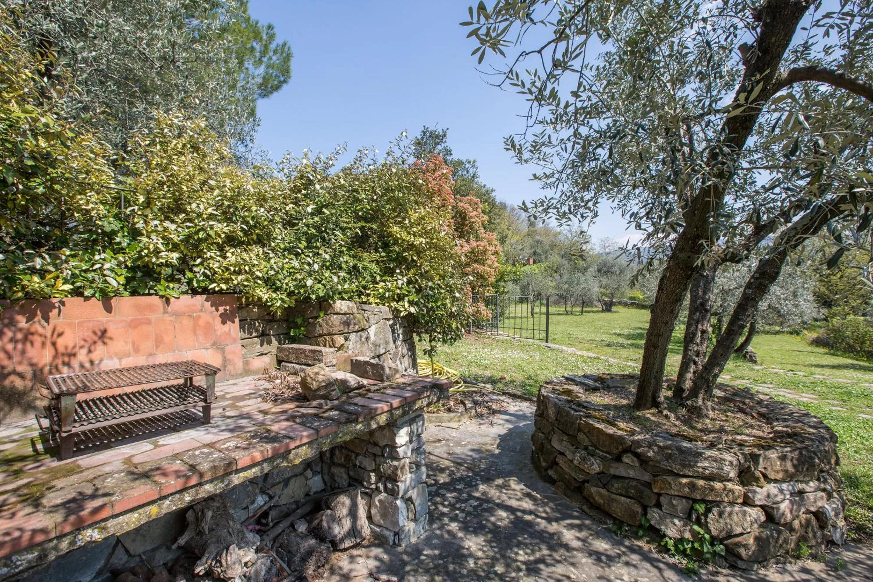 BBQ facilities in Independent loft on Florence's hills