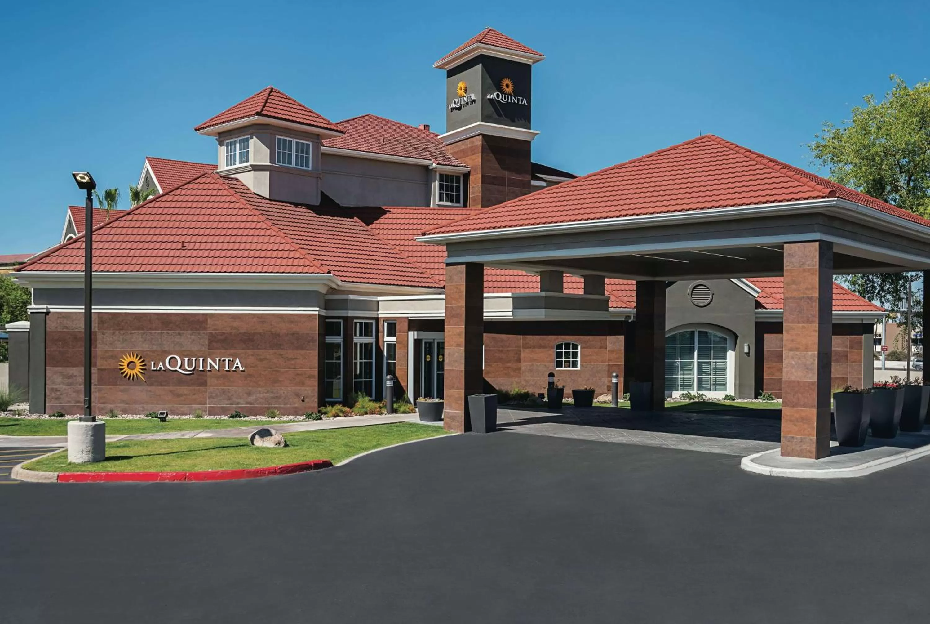 Property building in La Quinta by Wyndham Phoenix Chandler