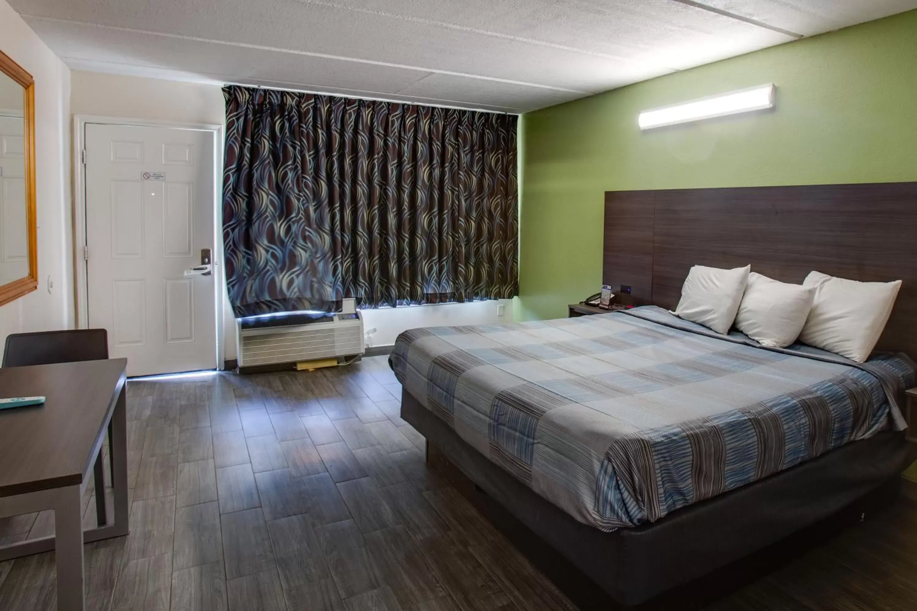 Photo of the whole room, Bed in WindWater Hotel and Marina