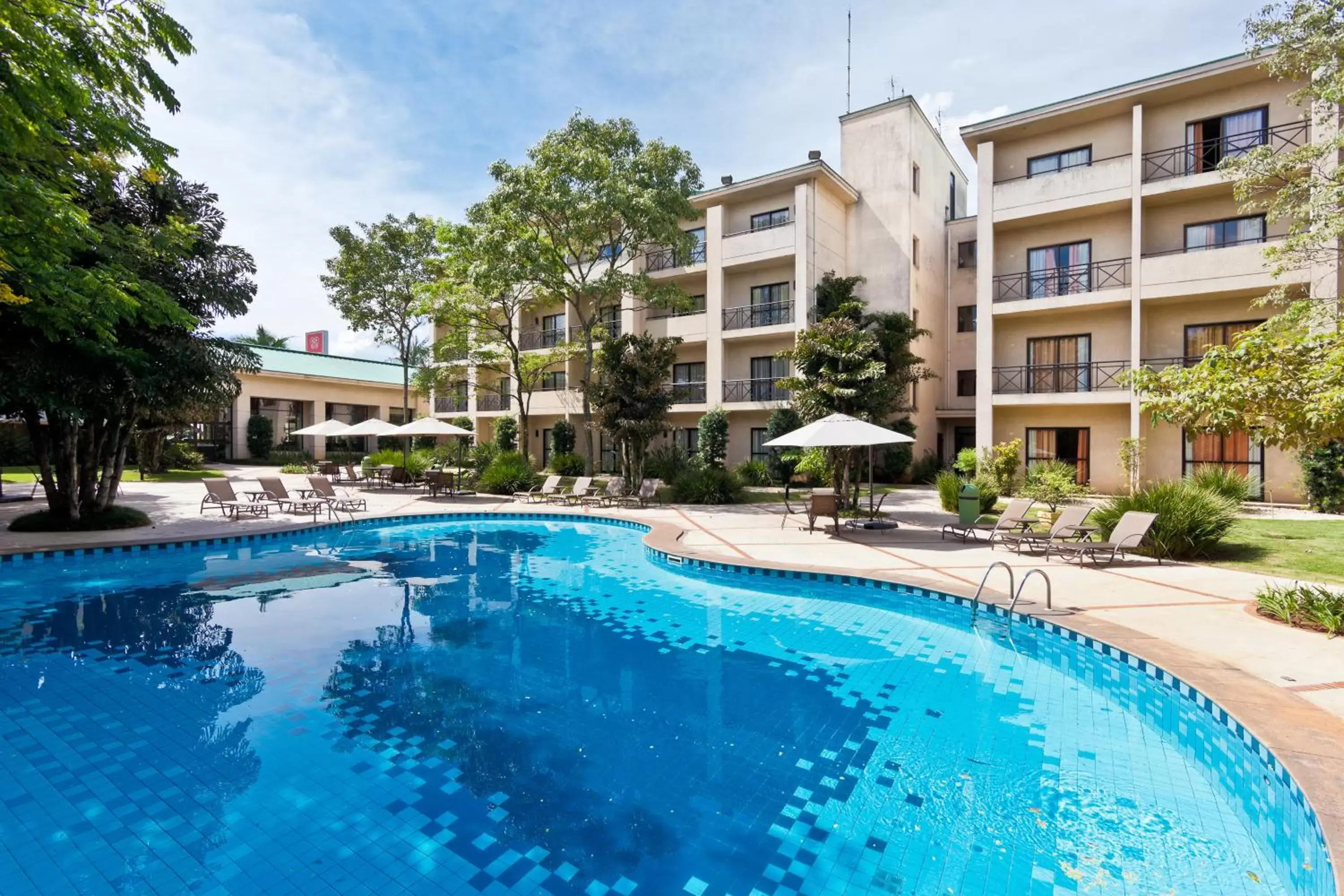 Swimming pool in Hotel Panamby Guarulhos Swimming pool in Hotel Panamby Guarulhos