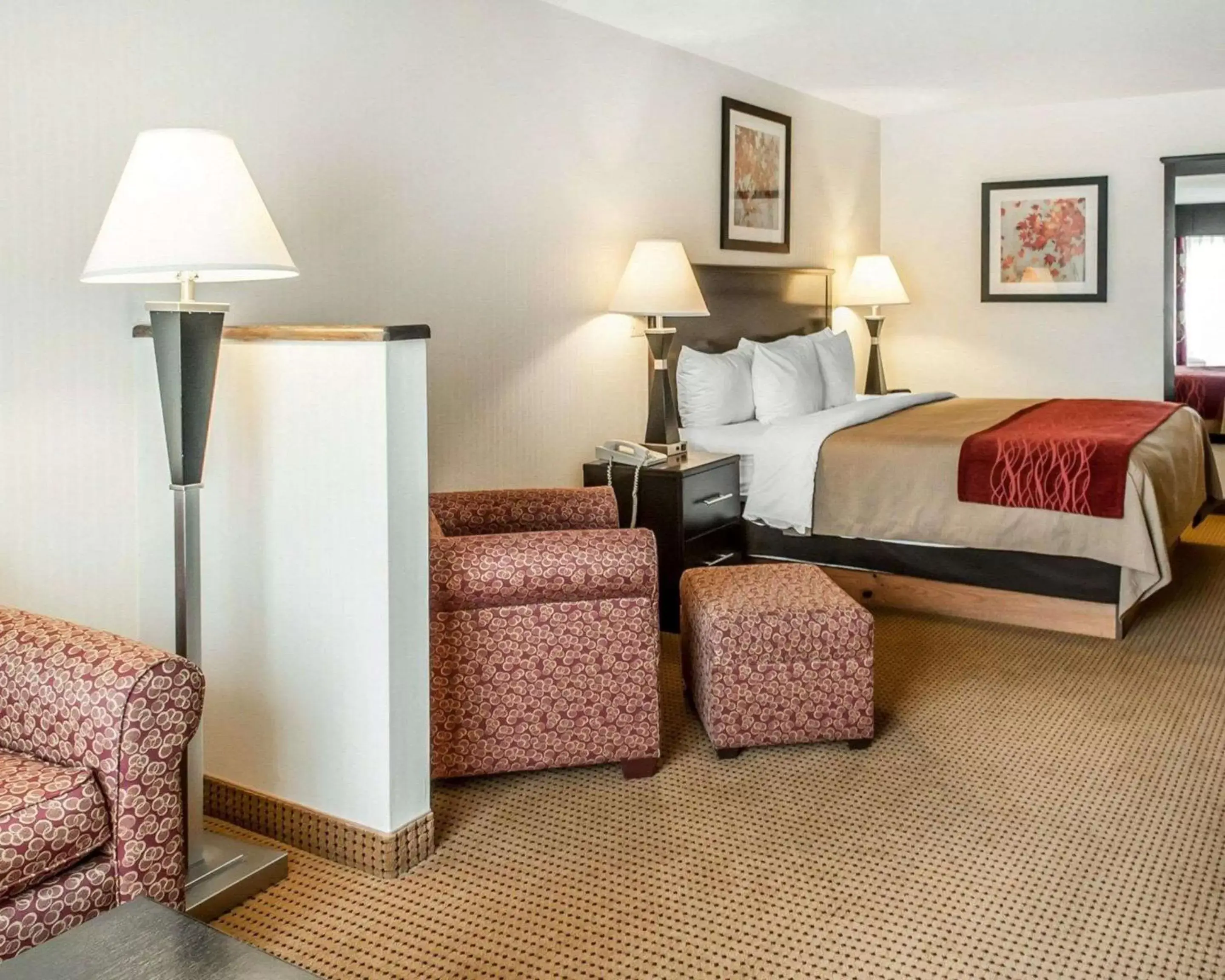 Bedroom, Bed in Quality Inn & Suites Farmington