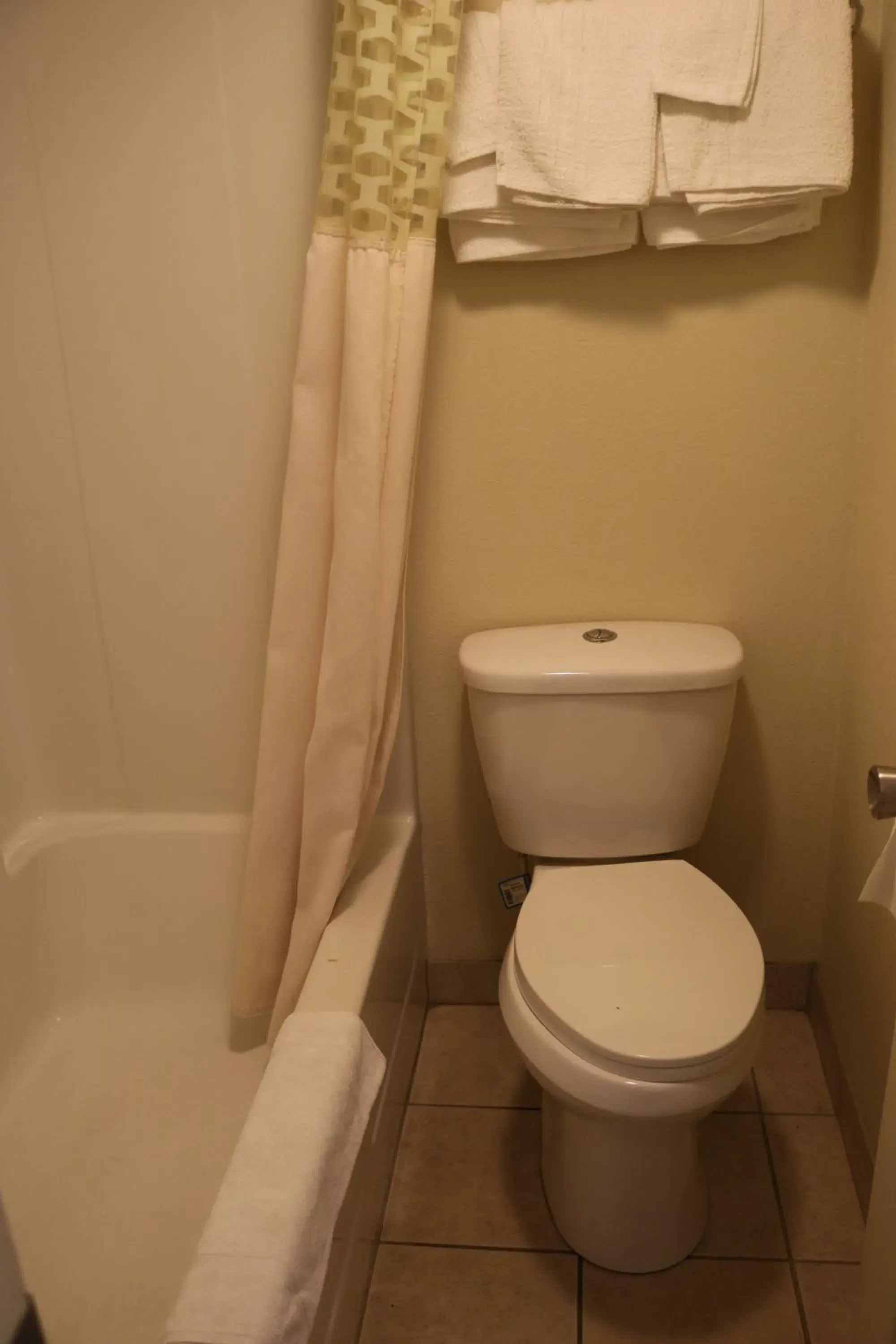 Toilet, Bathroom in Battlefield Inn Springfield