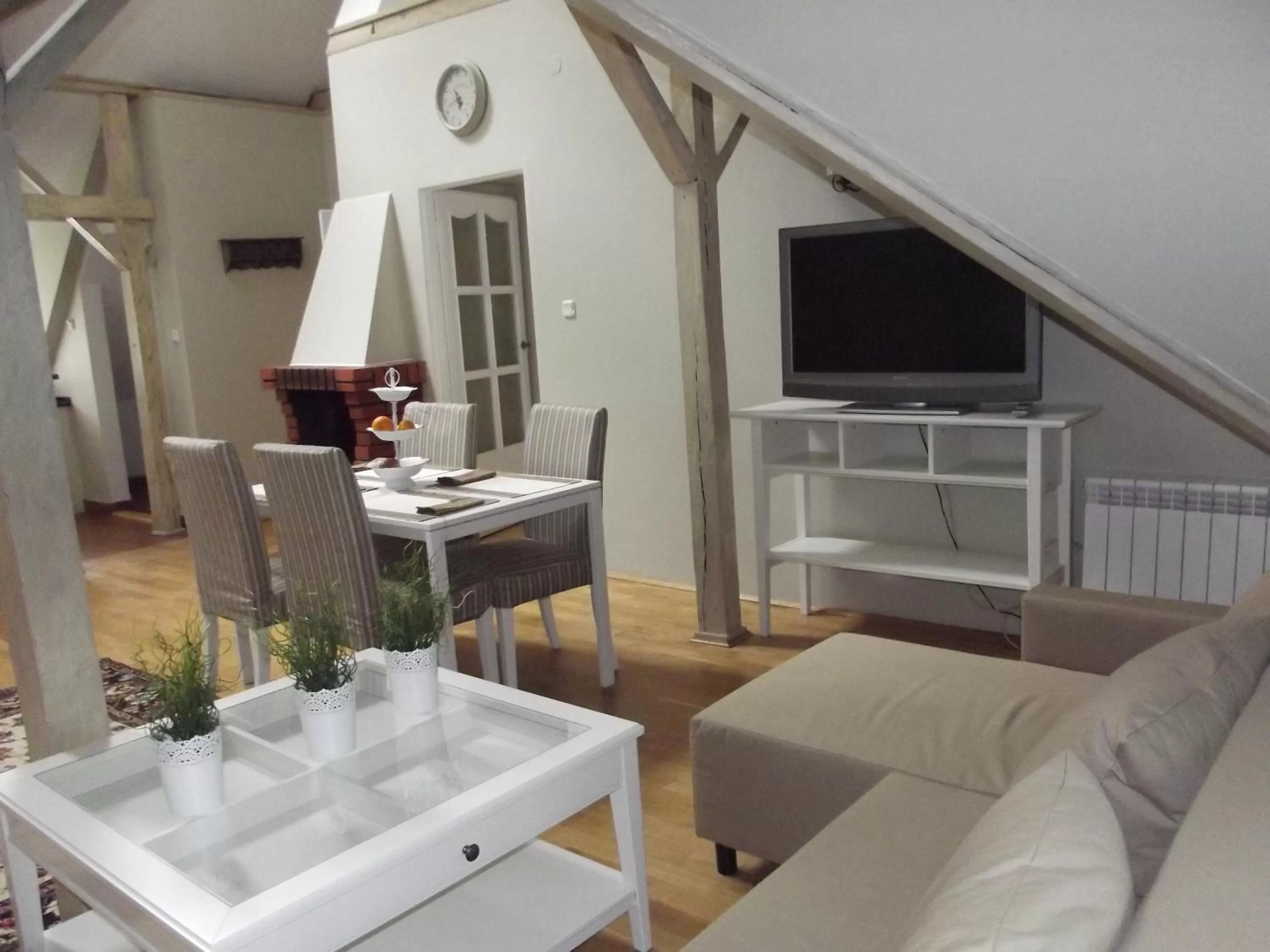 TV and multimedia in Dedek Park - historyczny dworek w pięknym Parku Skaryszewskim obok Stadionu Narodowego