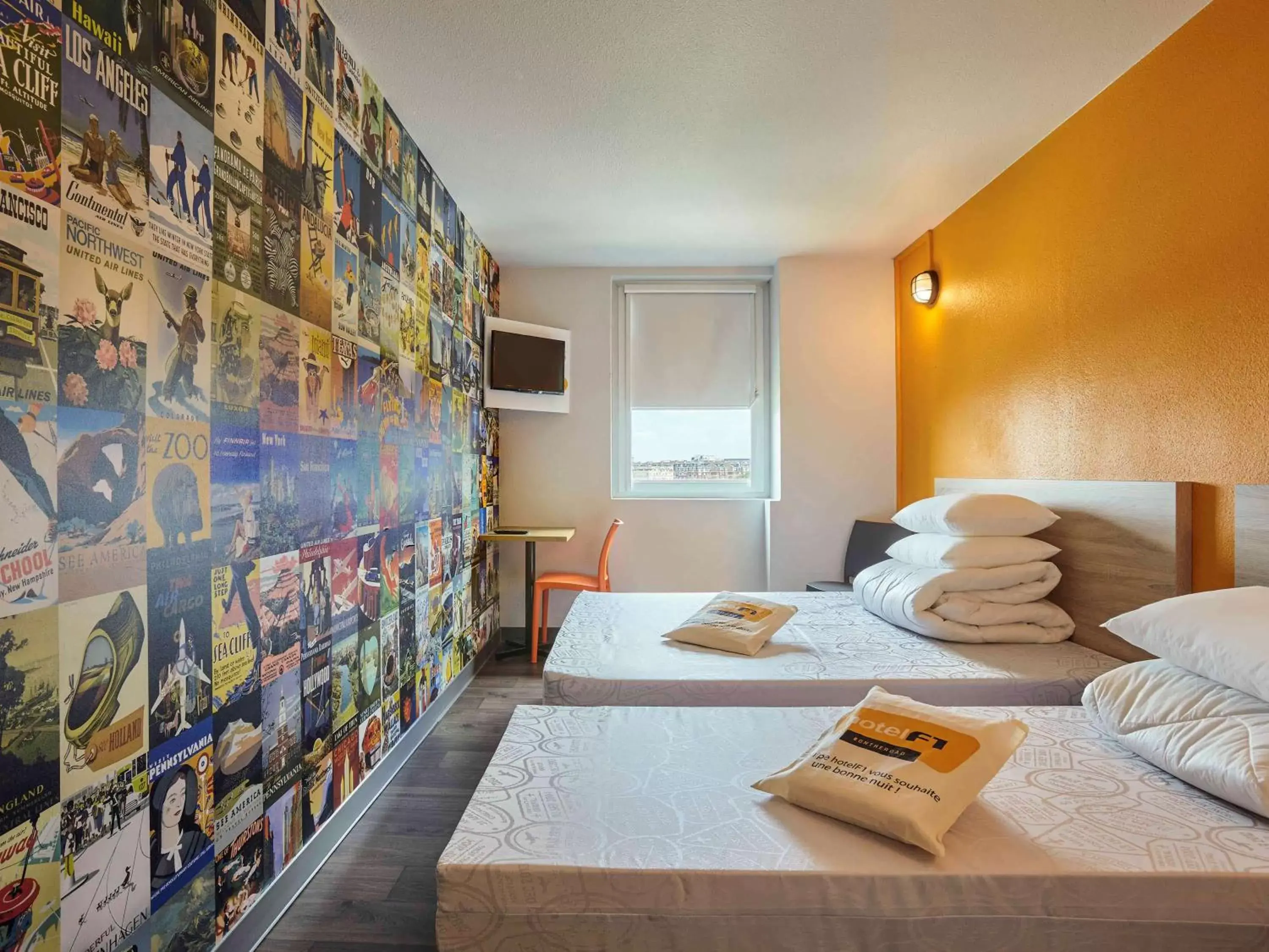 Photo of the whole room, Bed in hotelF1 Paris Porte de Châtillon