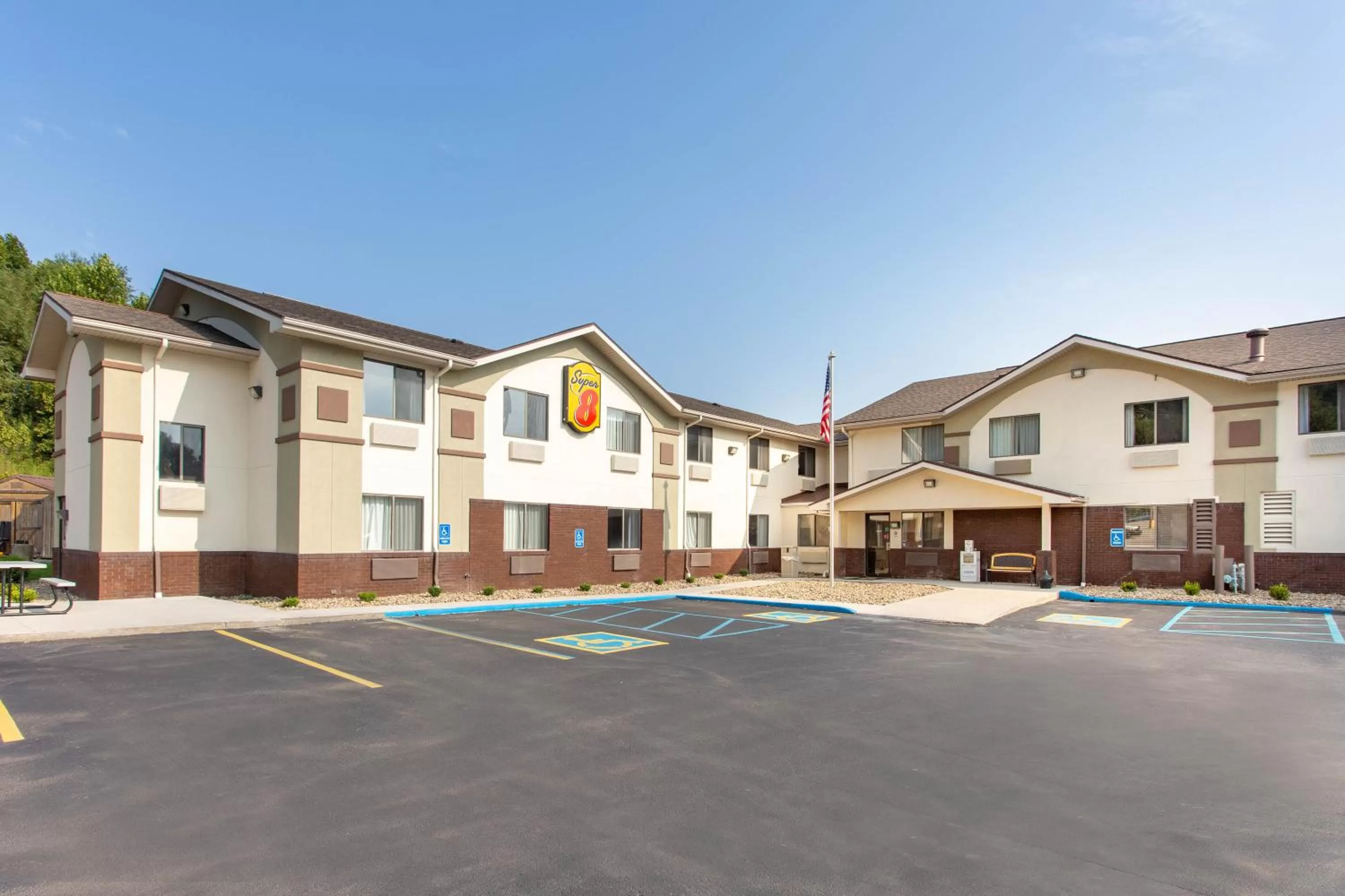 Facade/entrance in Super 8 by Wyndham Weston WV