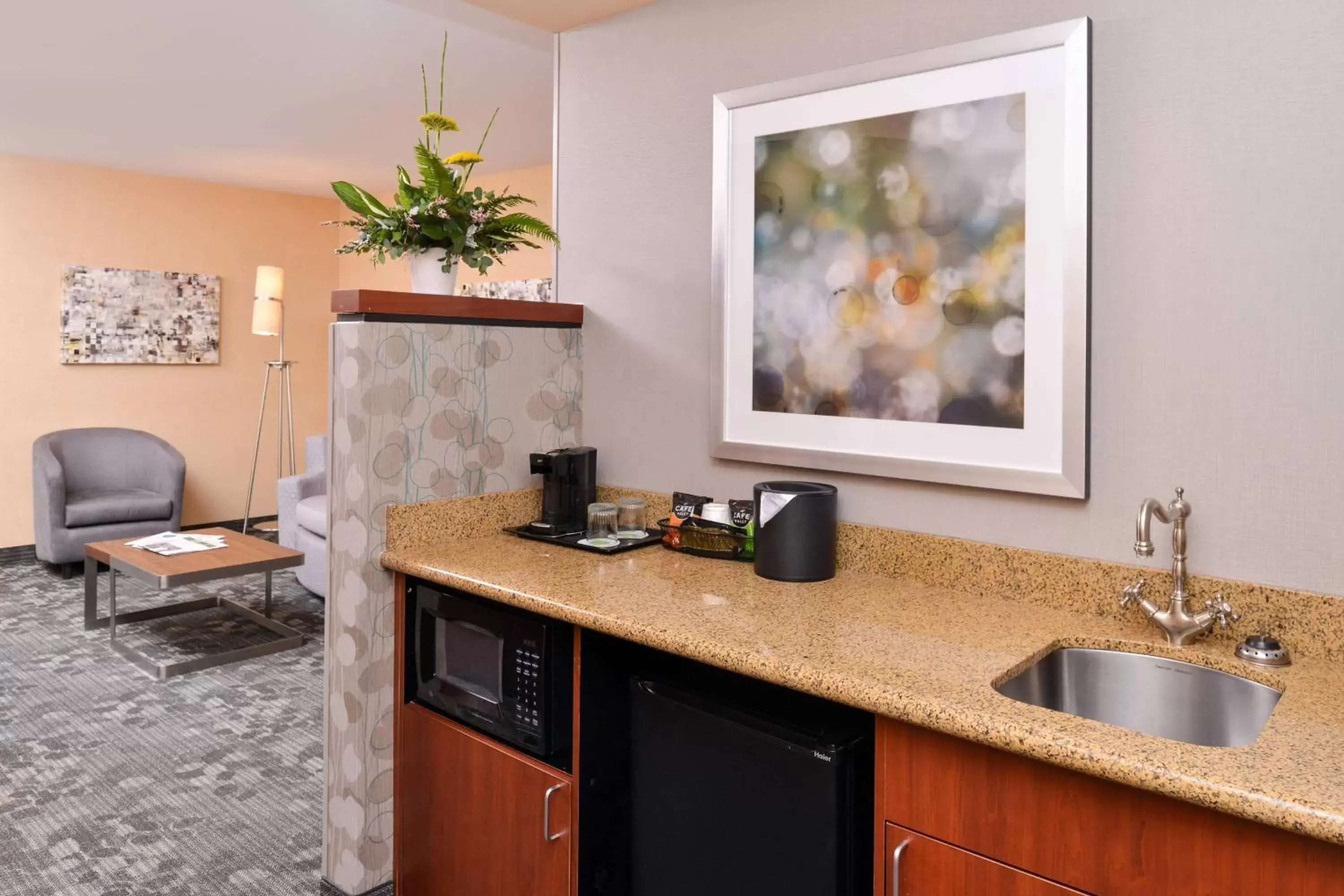 Bedroom, Kitchen/Kitchenette in Courtyard by Marriott Boise West/Meridian