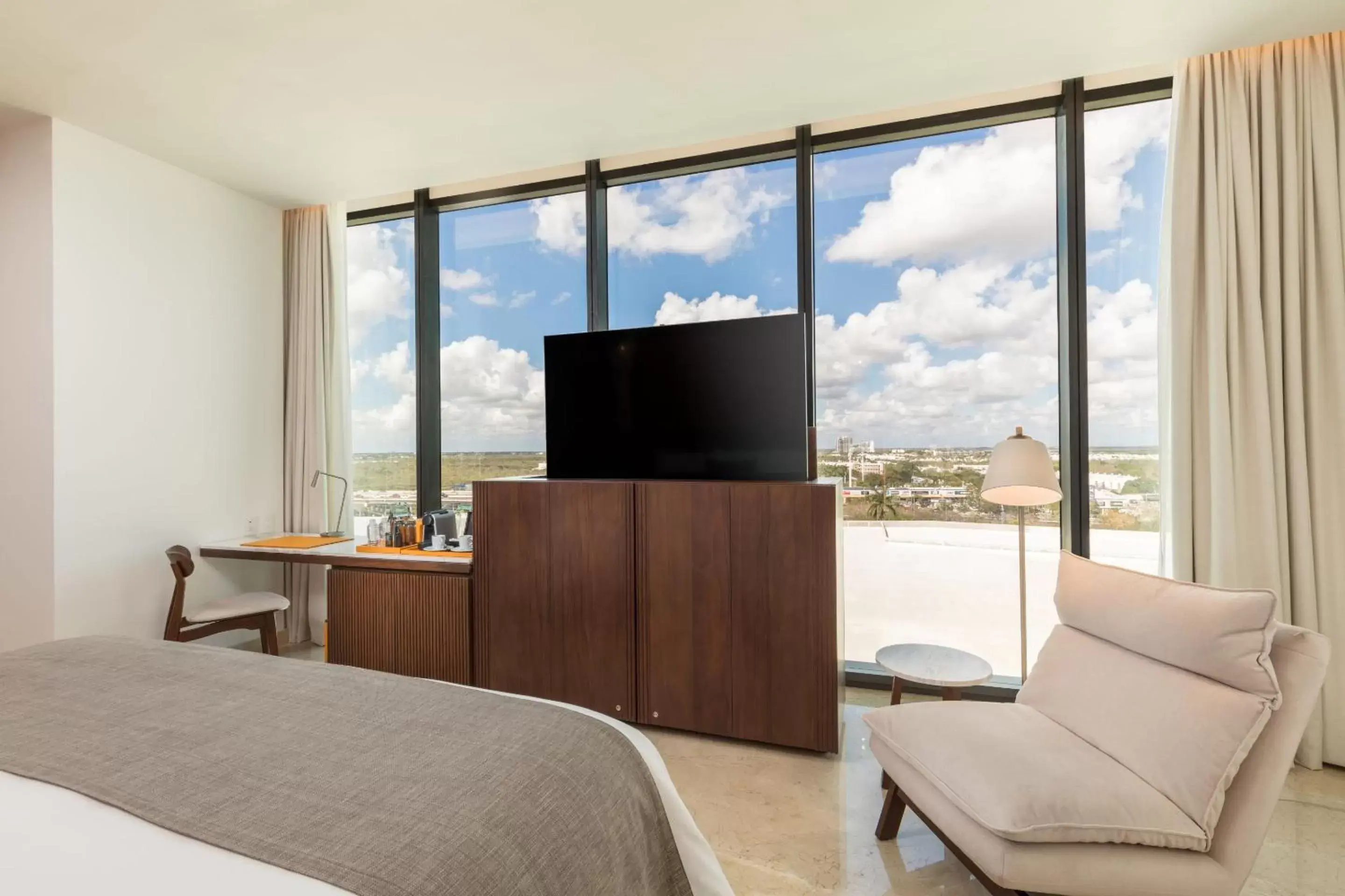 Bedroom, TV/Entertainment Center in Camino Real Mérida