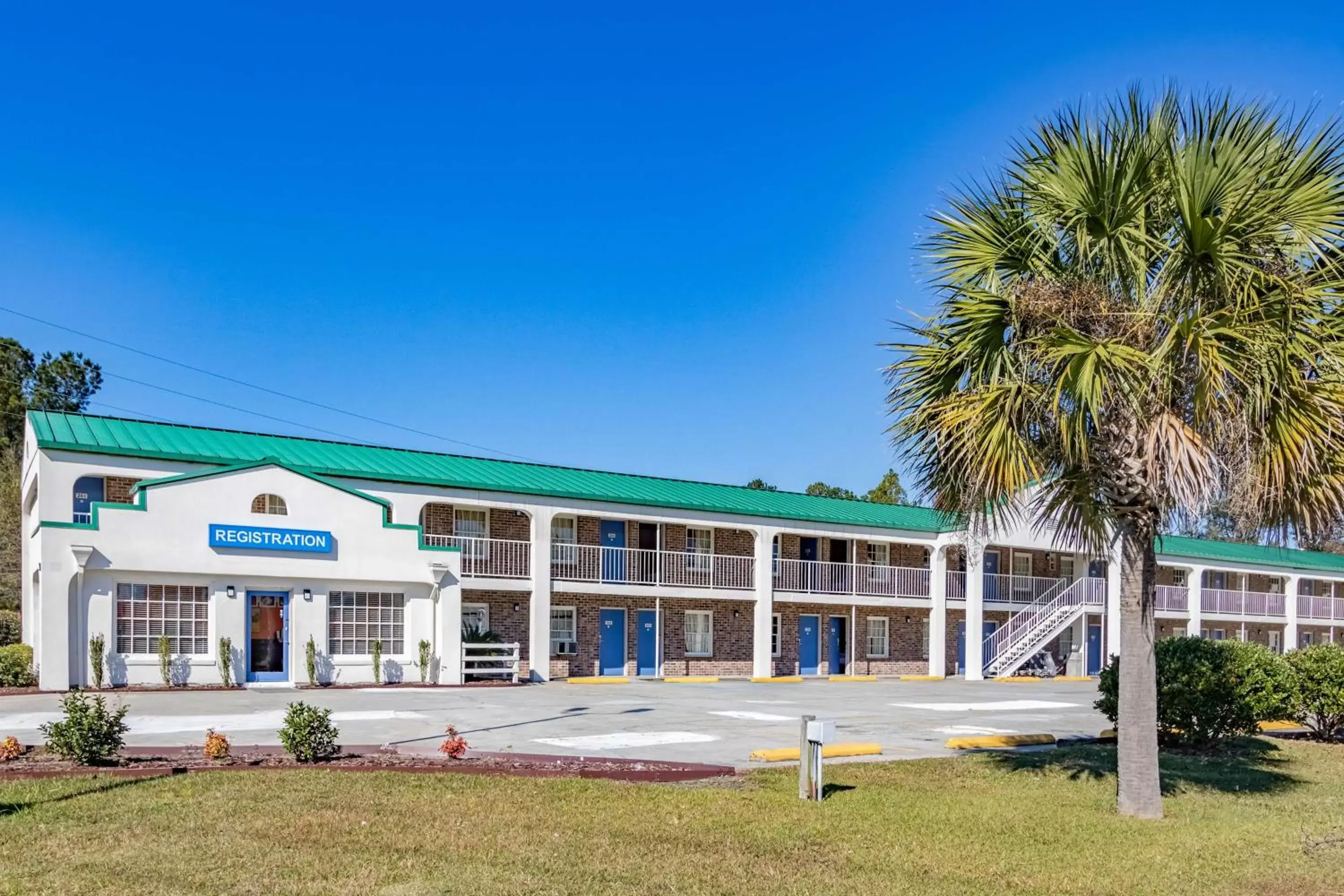 Property building in Motel 6-Walterboro, SC Property building in Motel 6-Walterboro, SC