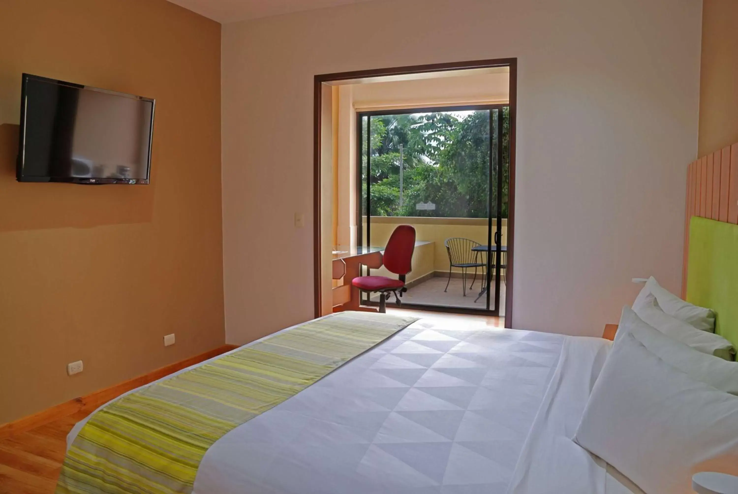 Photo of the whole room, Bed in Country Inn & Suites by Radisson, San Jose Aeropuerto, Costa Rica