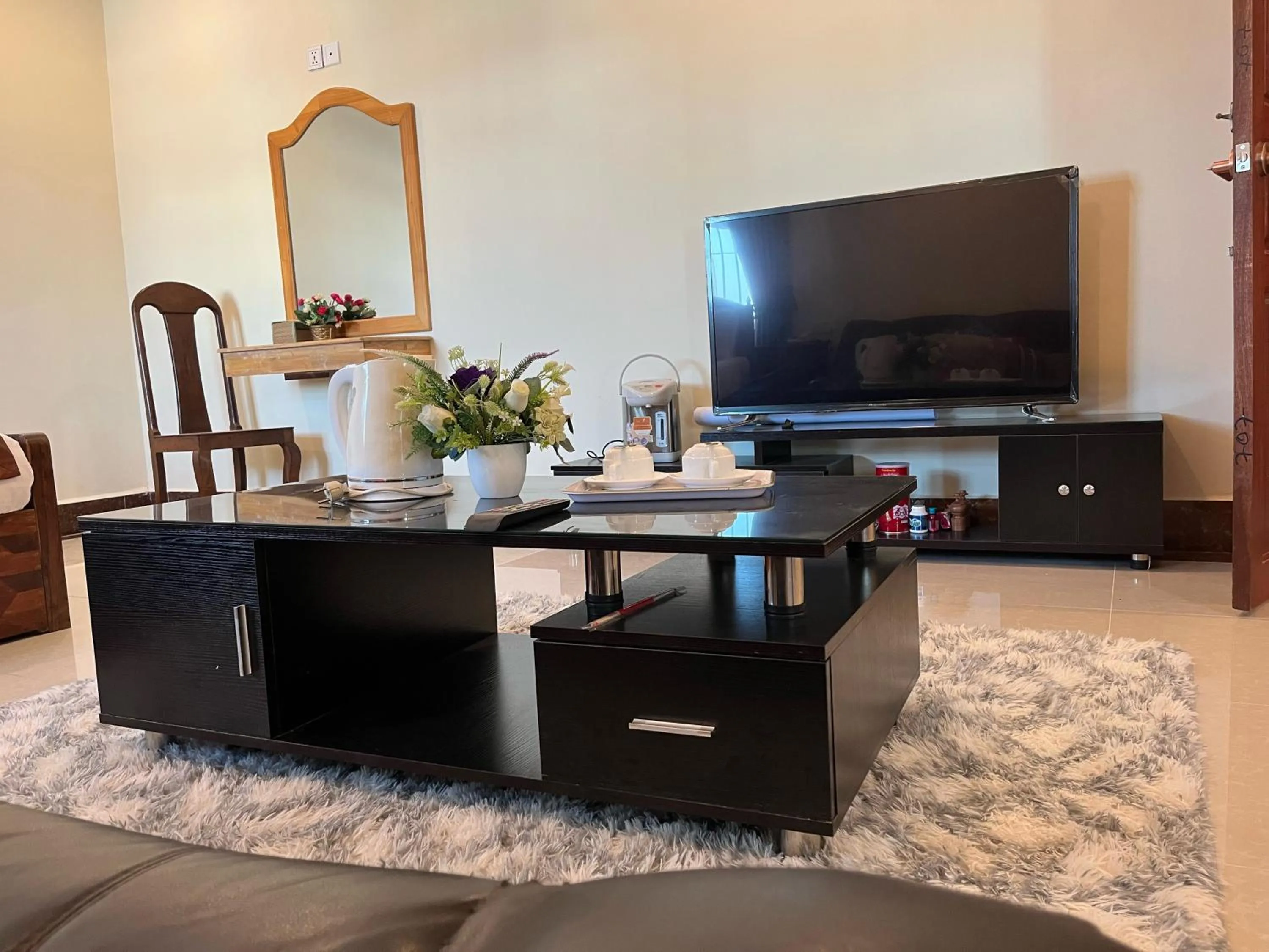 Coffee/tea facilities in Queenwood Hotel