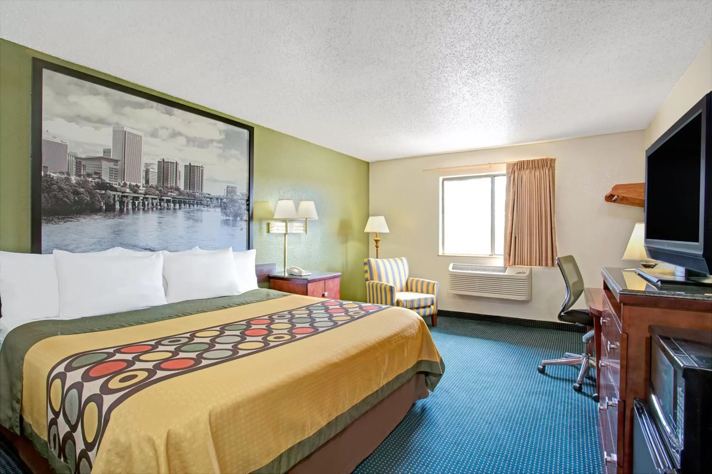 King Room - Non-Smoking in Super 8 by Wyndham Newport News/Jefferson Ave.