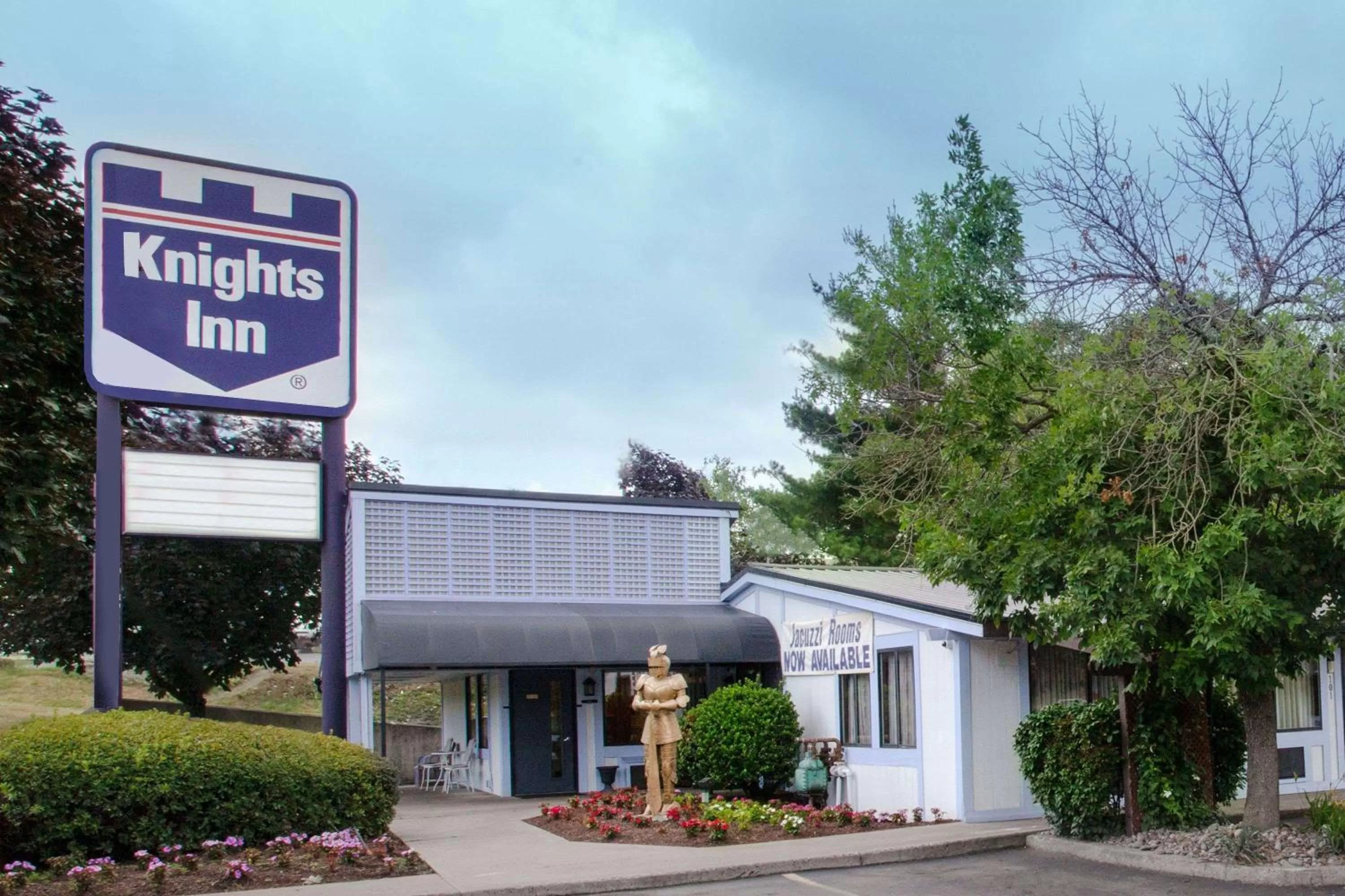 Property building in Knights Inn Pittston
