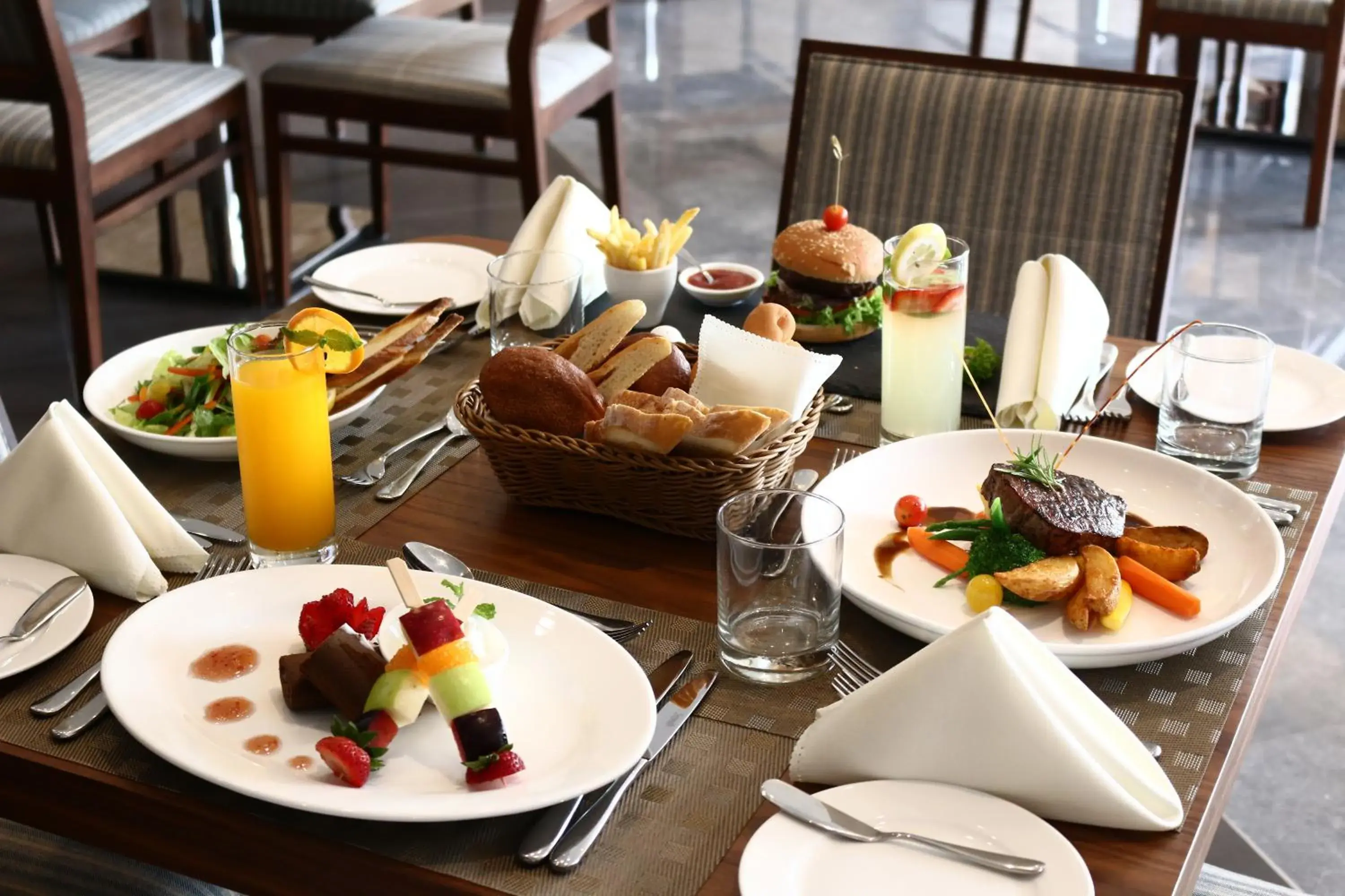 Restaurant/places to eat, Breakfast in Levatio Hotel Muscat