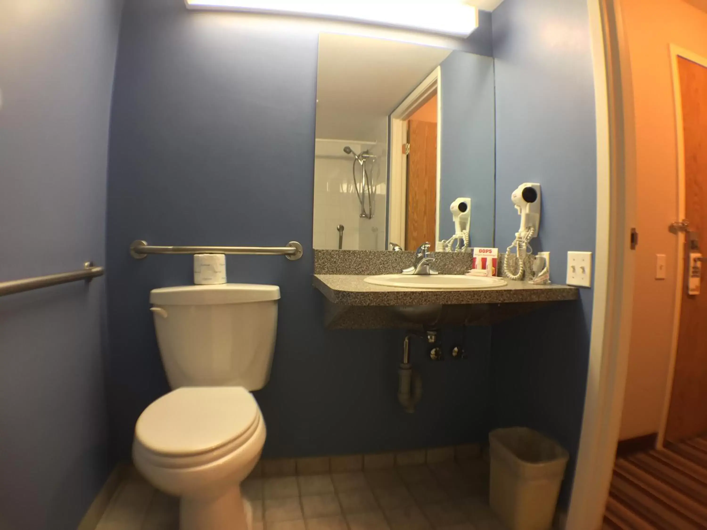 Bathroom in Super 8 by Wyndham Fort Frances