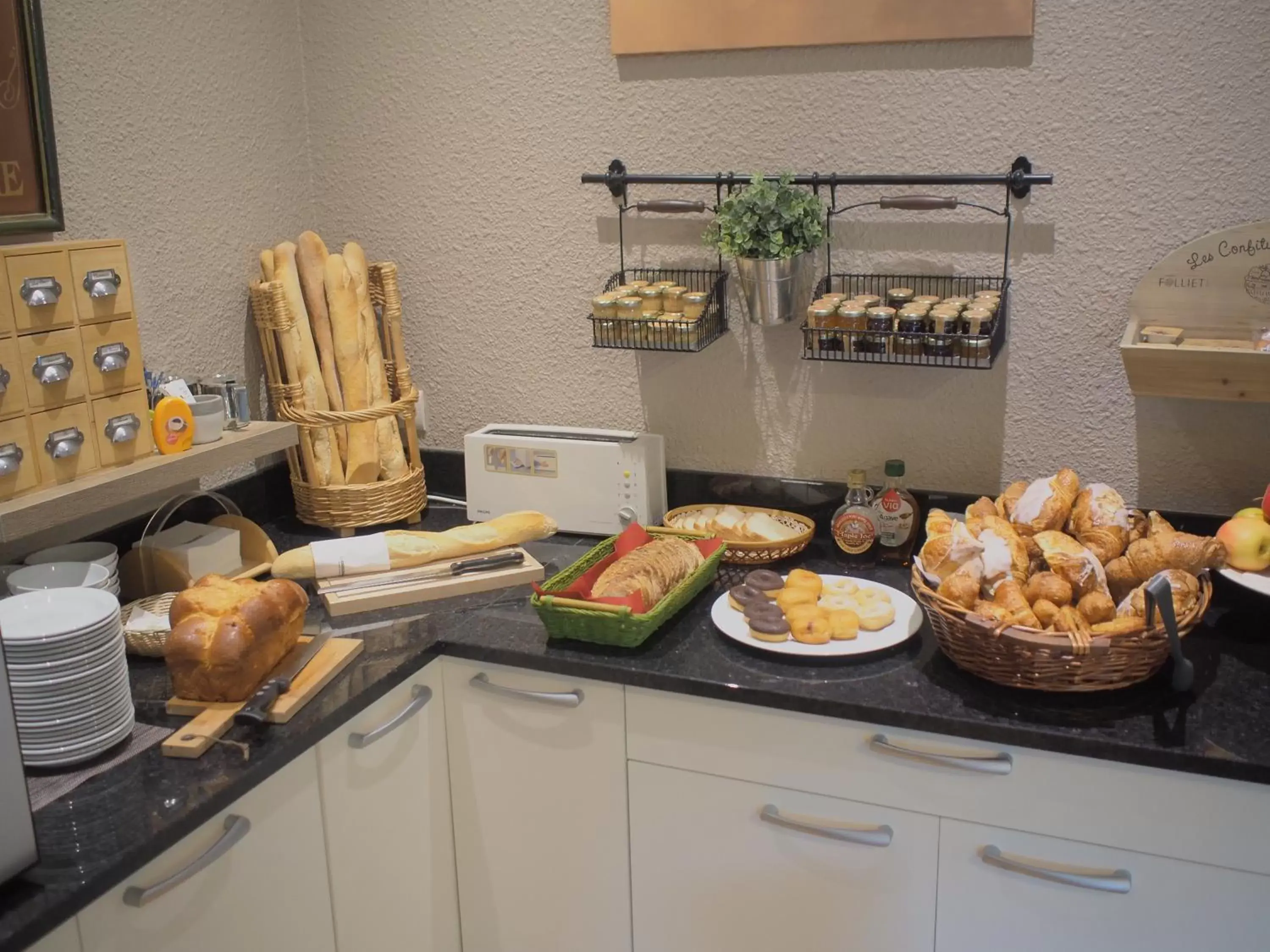 Buffet breakfast in The Originals City, Hôtel Aster, Saint-Avold Nord (Inter-Hotel)