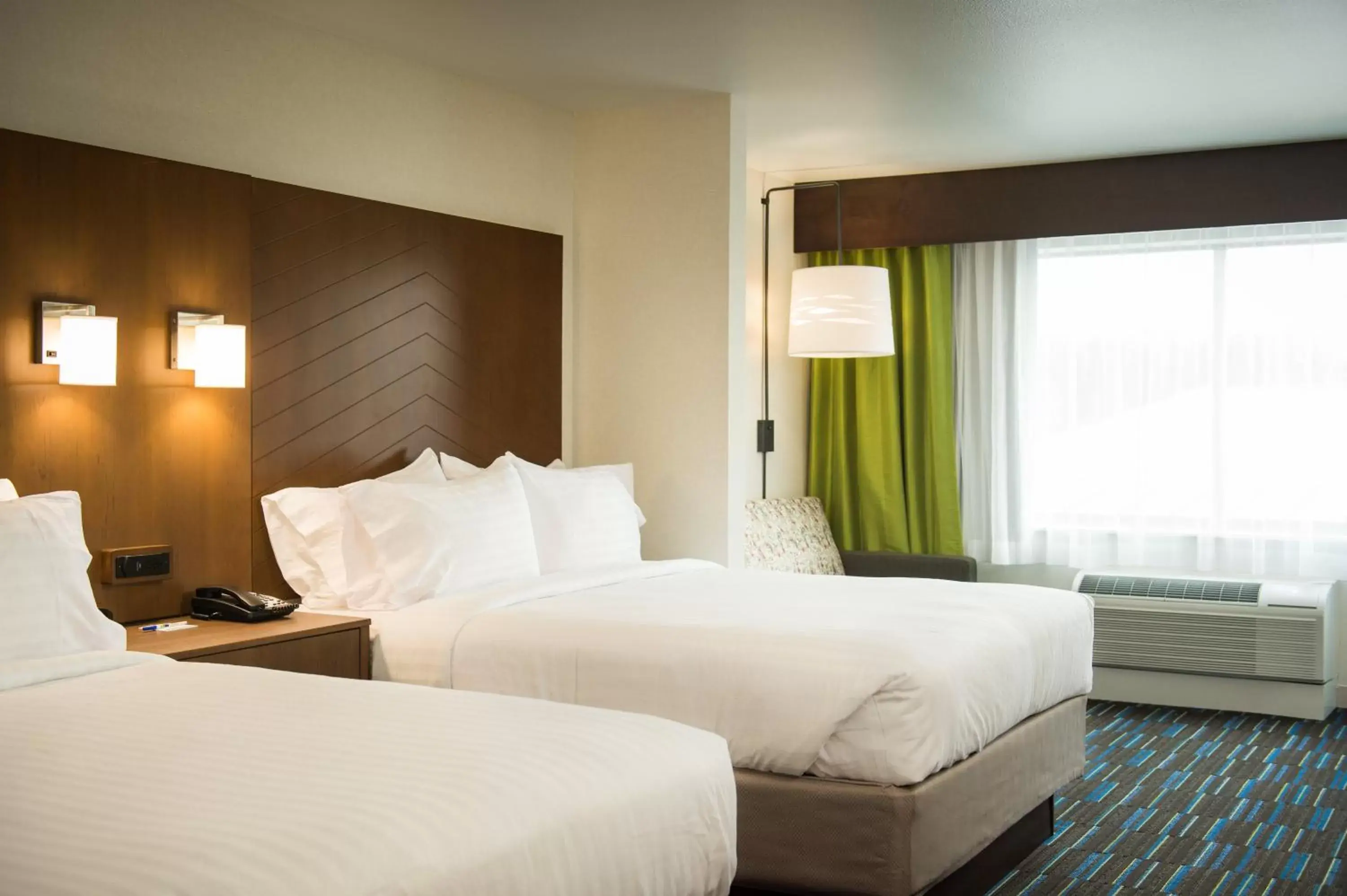 Photo of the whole room, Bed in Holiday Inn Express & Suites Rock Falls, an IHG Hotel