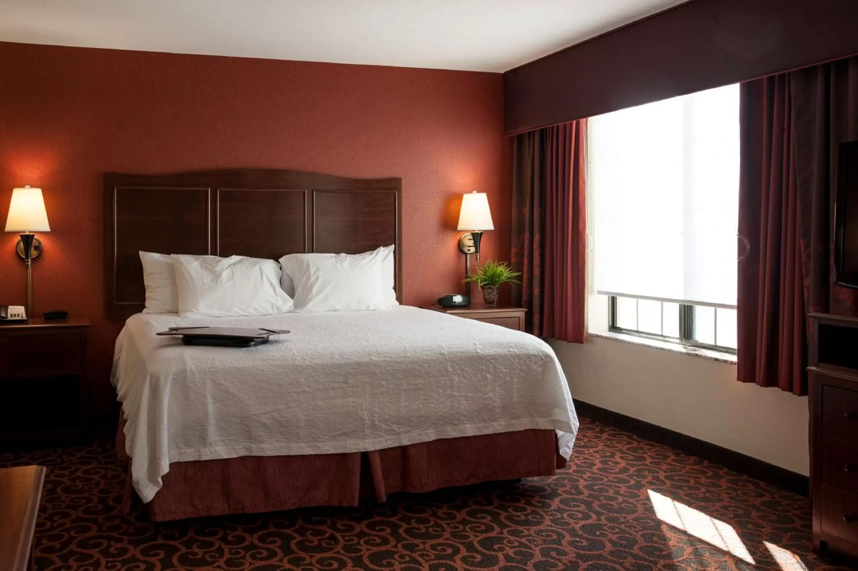 Bed in Hampton Inn & Suites Aberdeen