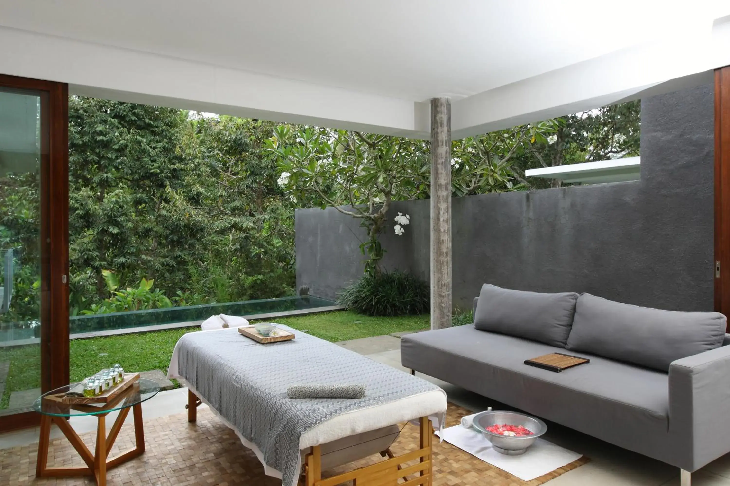 Living room, Patio/Outdoor Area in Aria Villas Ubud