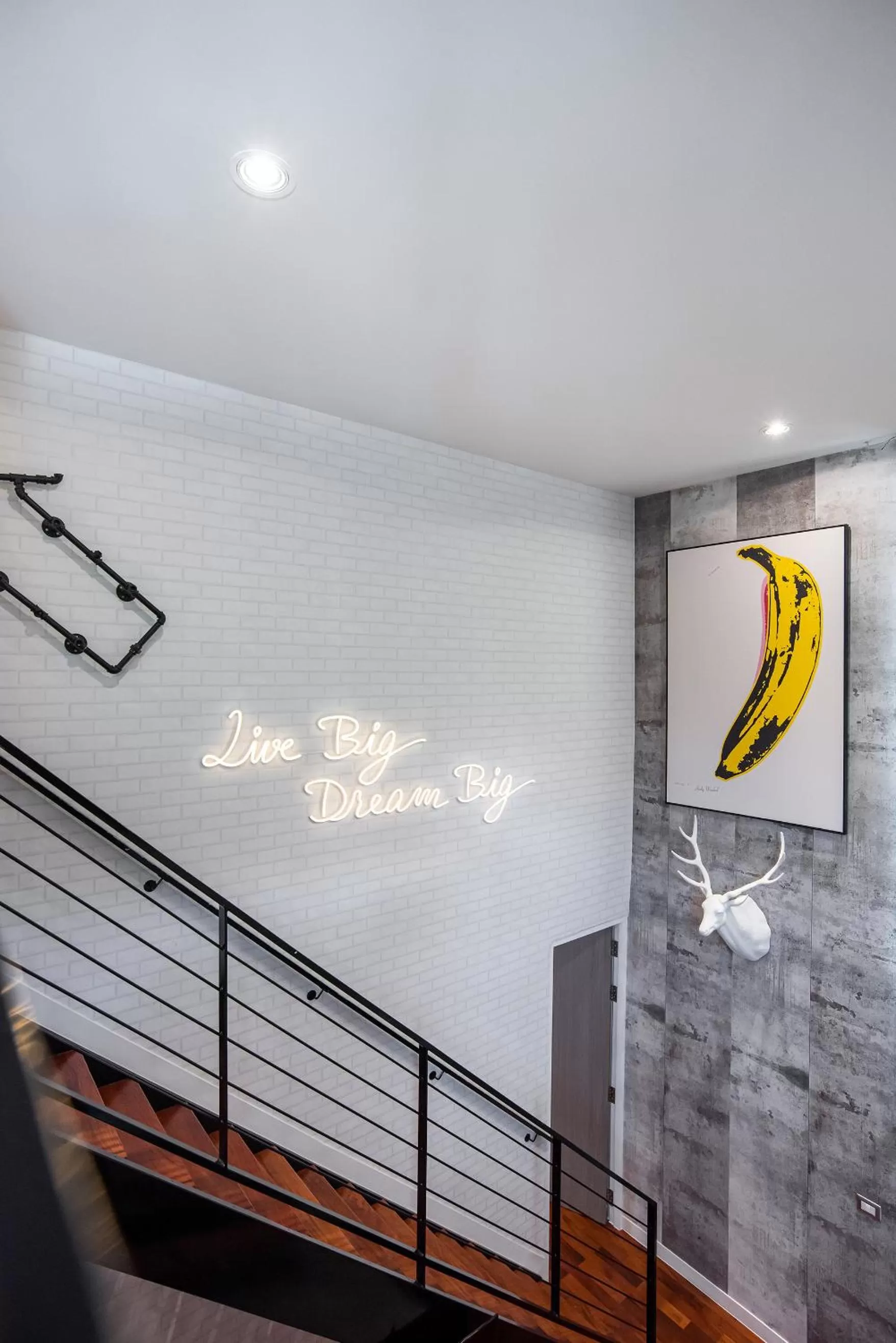 Property logo or sign in Benviar Tonson Residence