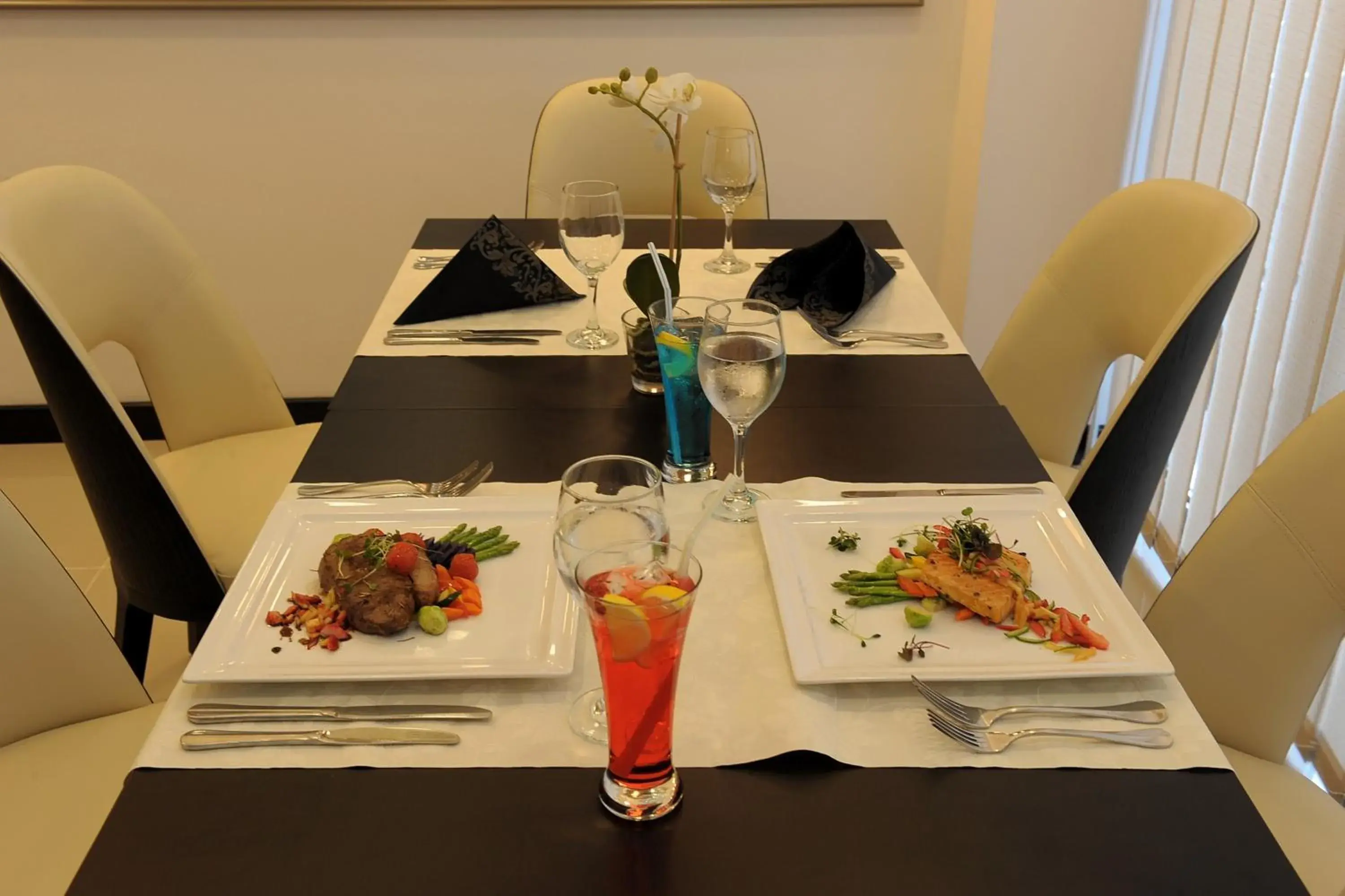 Food, Restaurant/Places to Eat in The Apartments, Dubai World Trade Centre Hotel Apartments